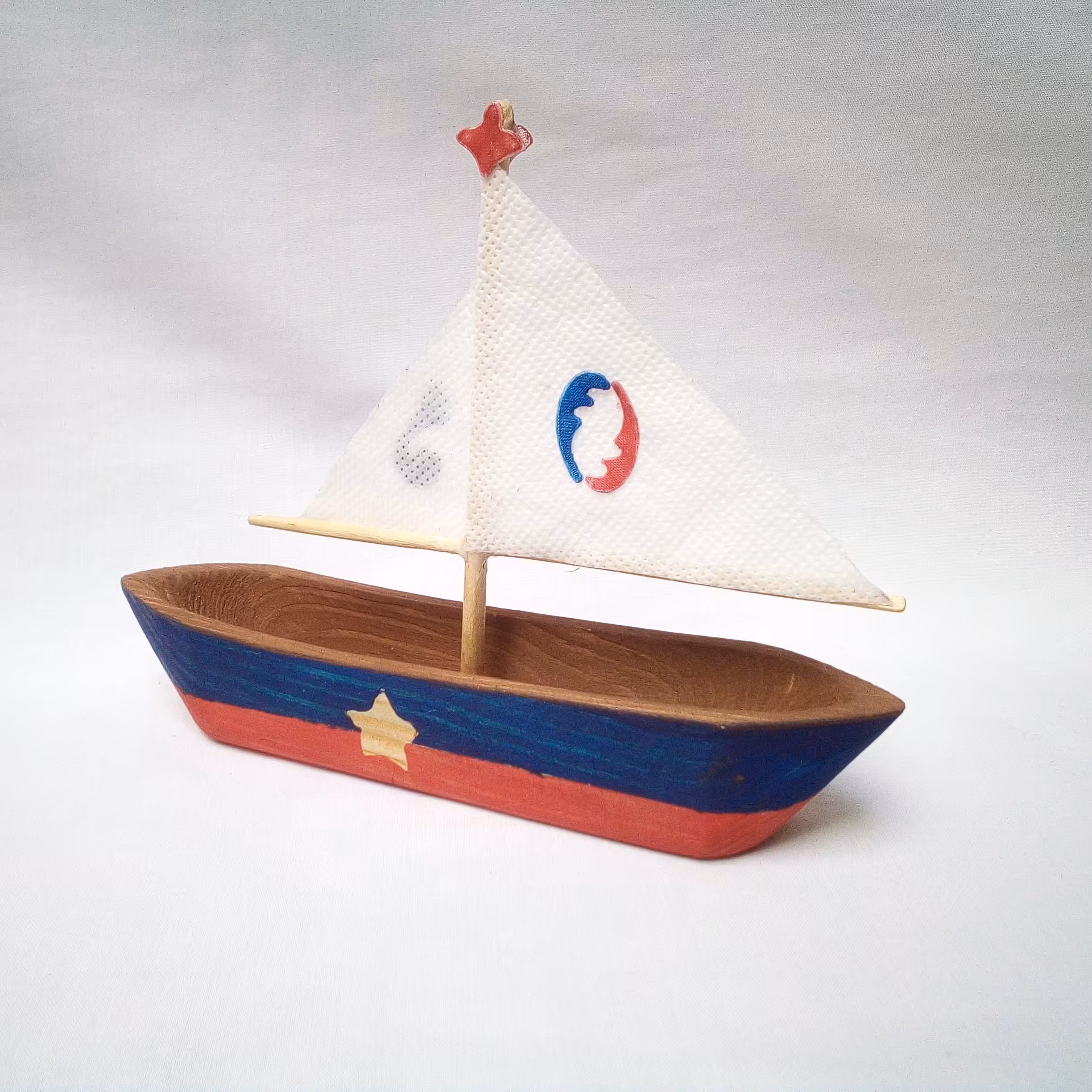 اسباب بازی چوبی کشتی بادبان دار