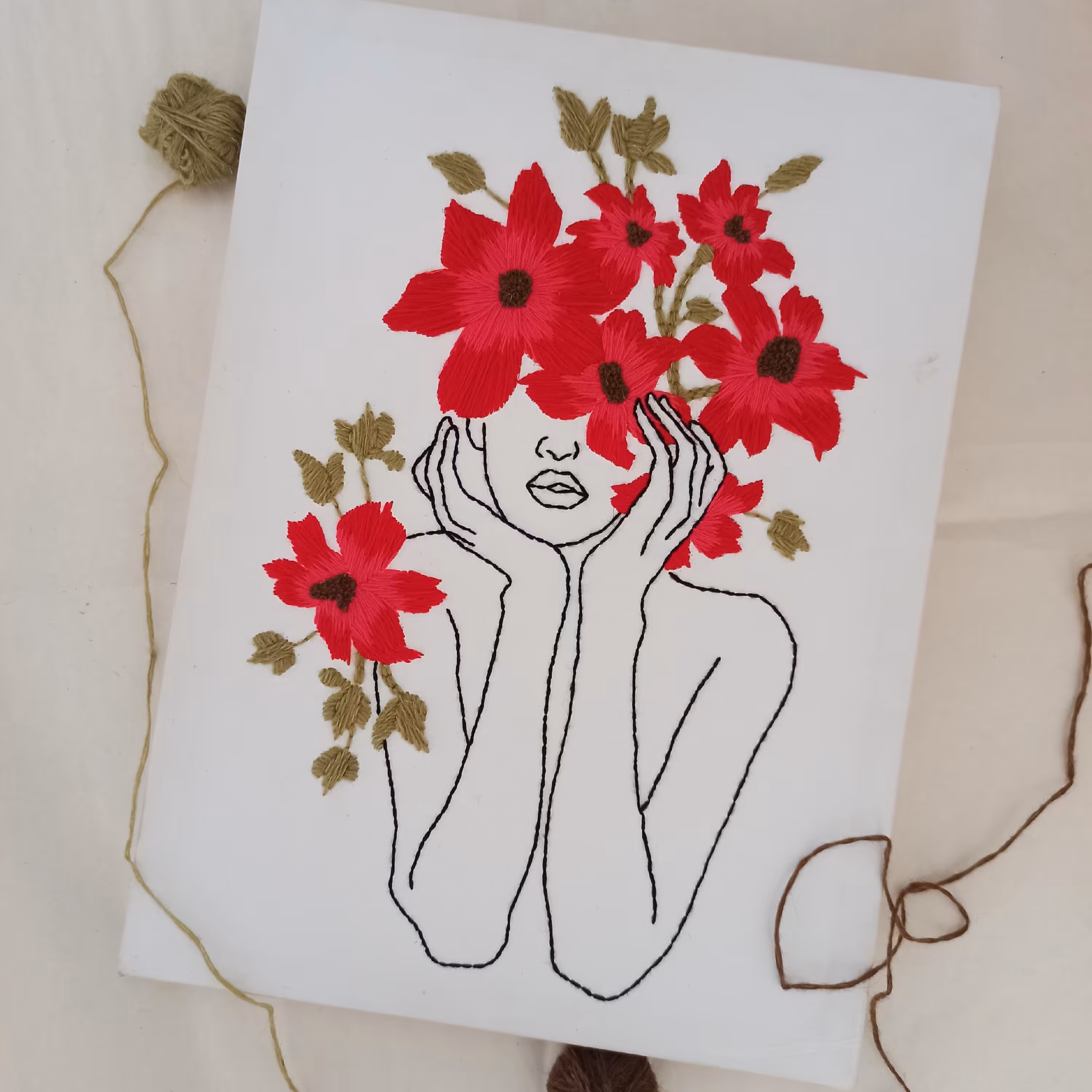 تابلو دکوراتیو تابلو مینیمال قاب دکوراتیو لاین ارت نقاشی و گلدوزی شده با دست