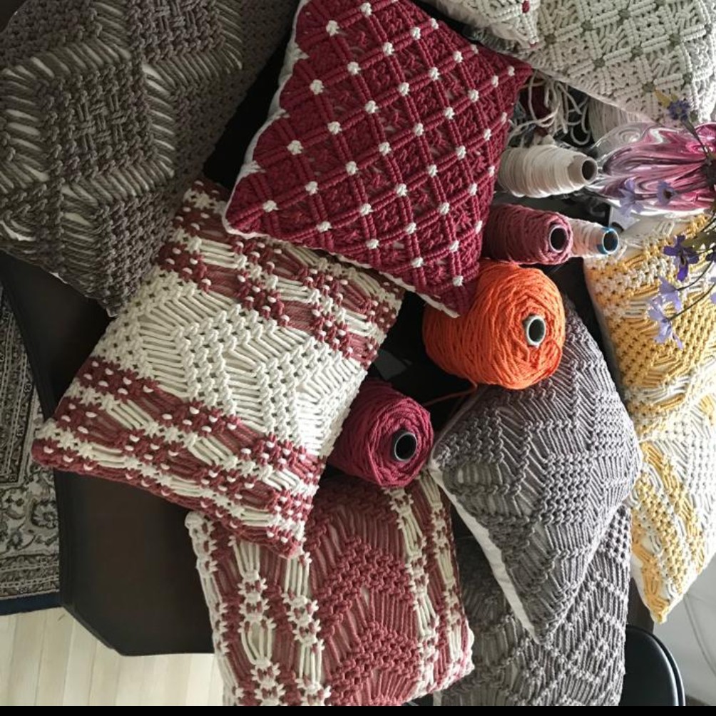 کوسن مکرومه رنگی