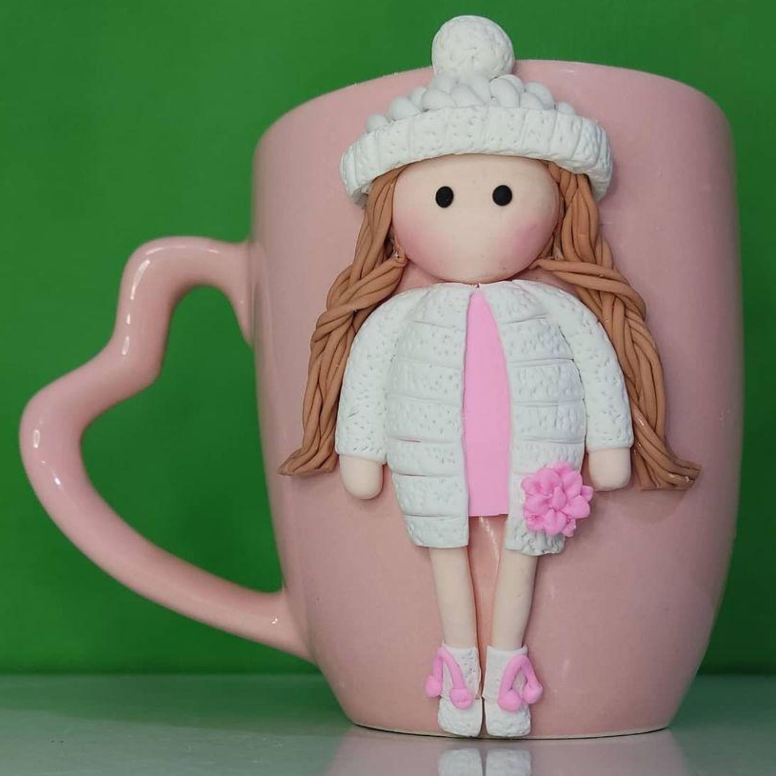 ماگ عروسکی دختر شیک پوش زمستونی