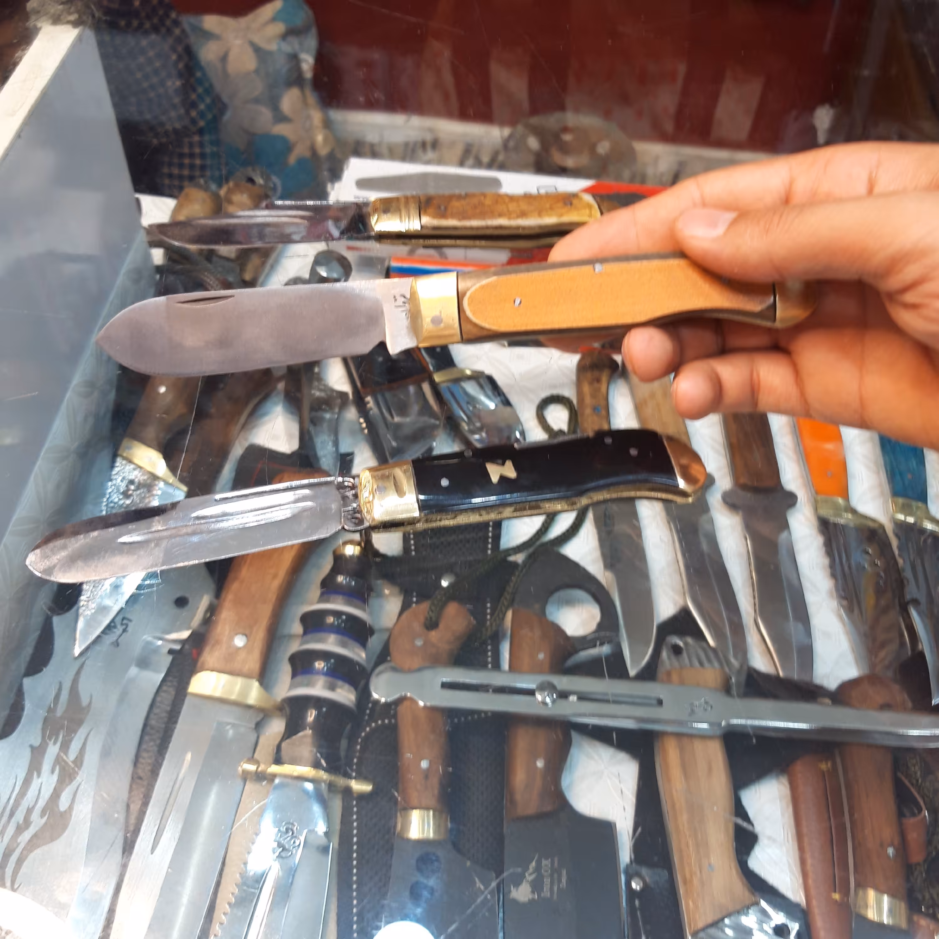 چاقو ضامن دار