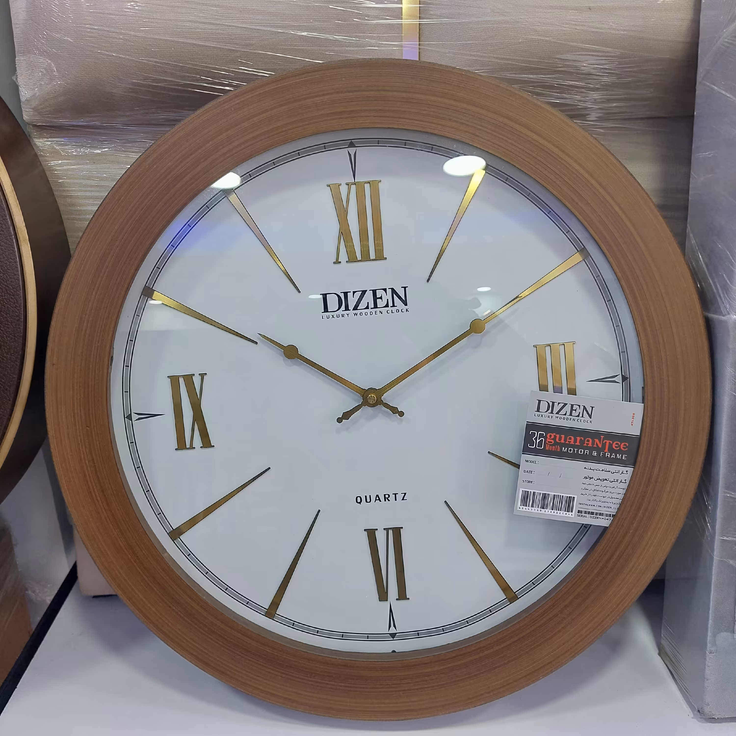 ساعت دیواری چوبی