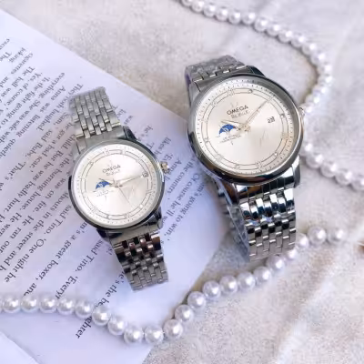 ست ساعت زنانه و مردانه باهم مارک امگا بنداستیل نقره ای صفحه  نقره ای