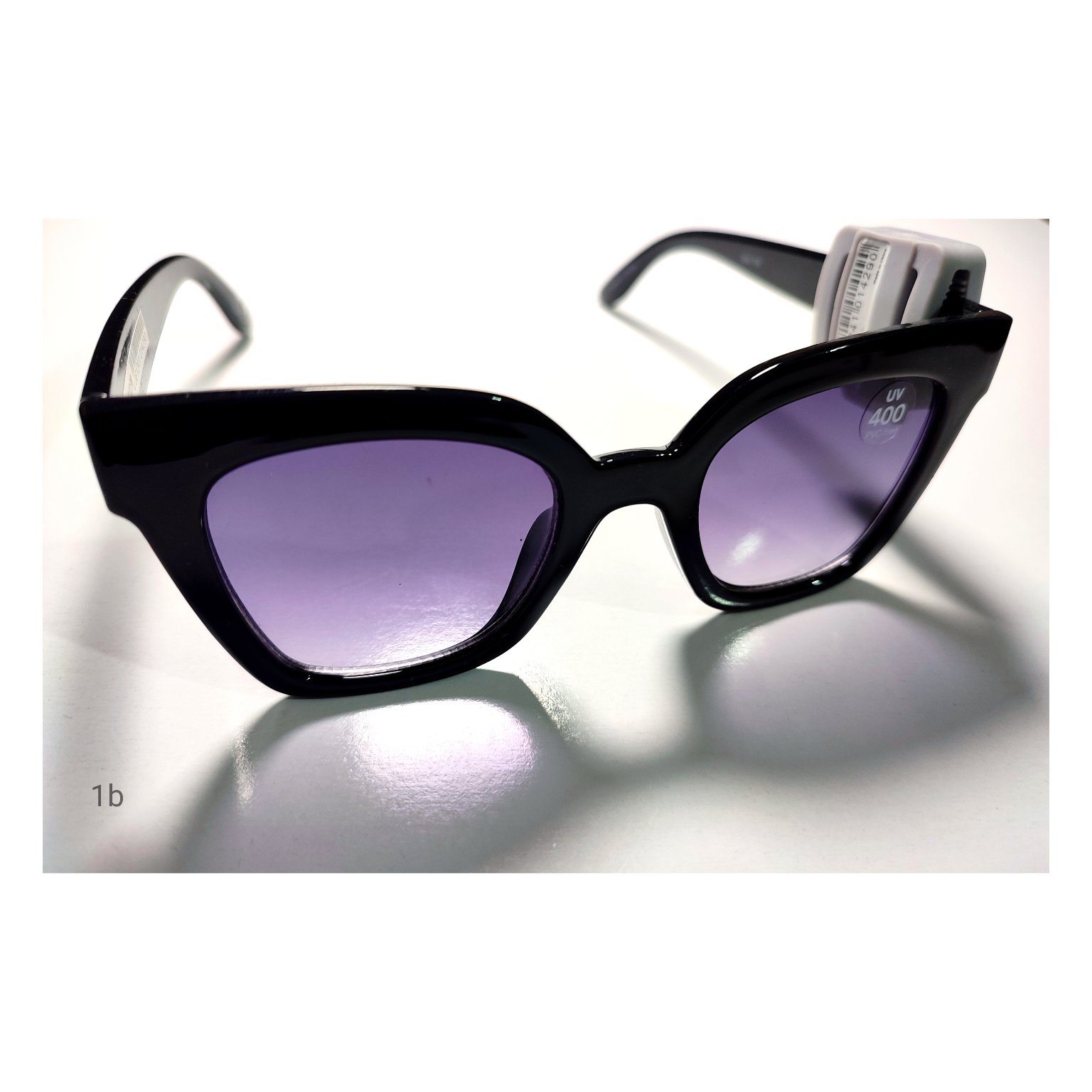 عینک آفتابی فشن مشکی400uv دارای دفترچه و بارکد اصالت 