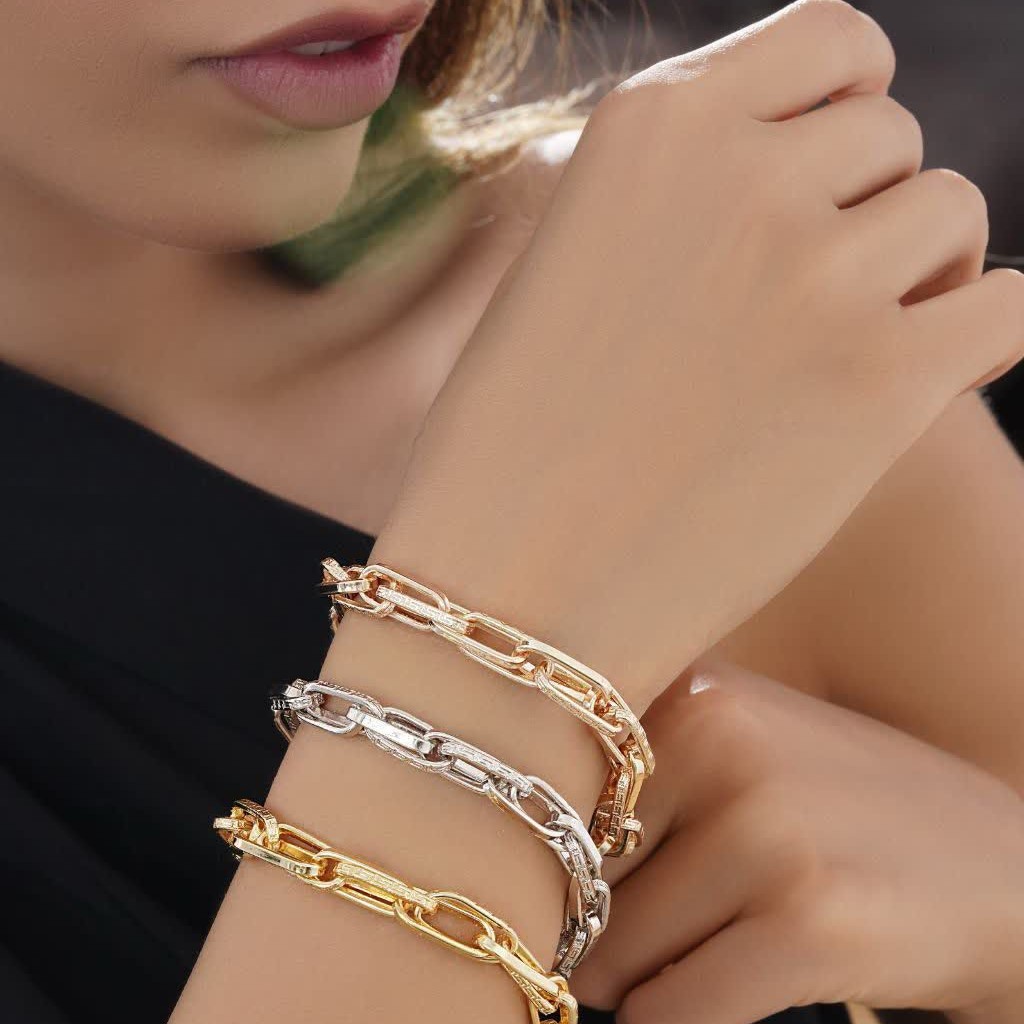 دستبند زنجیری کد11189طرح طلا.در سه رنگ طلایی.رزگلد.سفید.آبکاری طلای 24 عیار و رادیوم.رنگ ثابت.ضدحساسیت