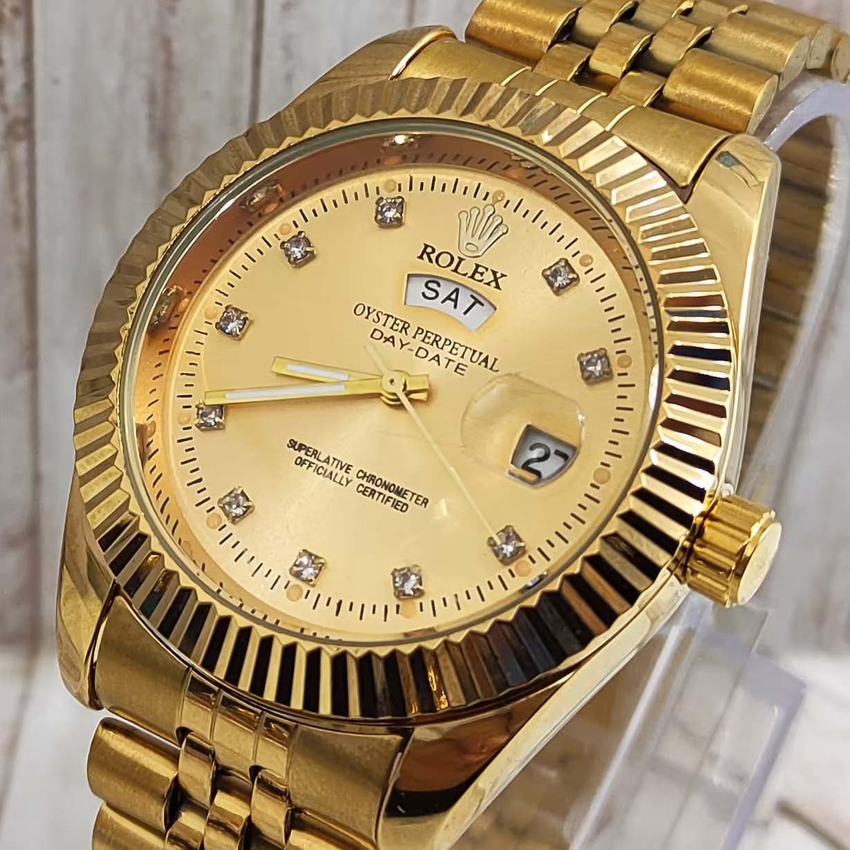 ساعت رولکس های کپی درجه یک طلایی زمینه طلایی