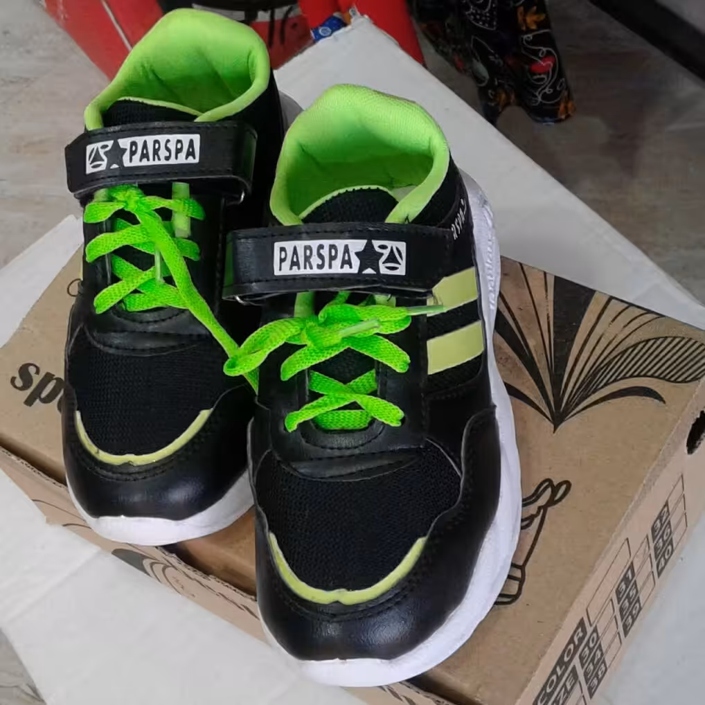 کتونی اسپرت پسرانه و دخترانه دارای دو رنگ