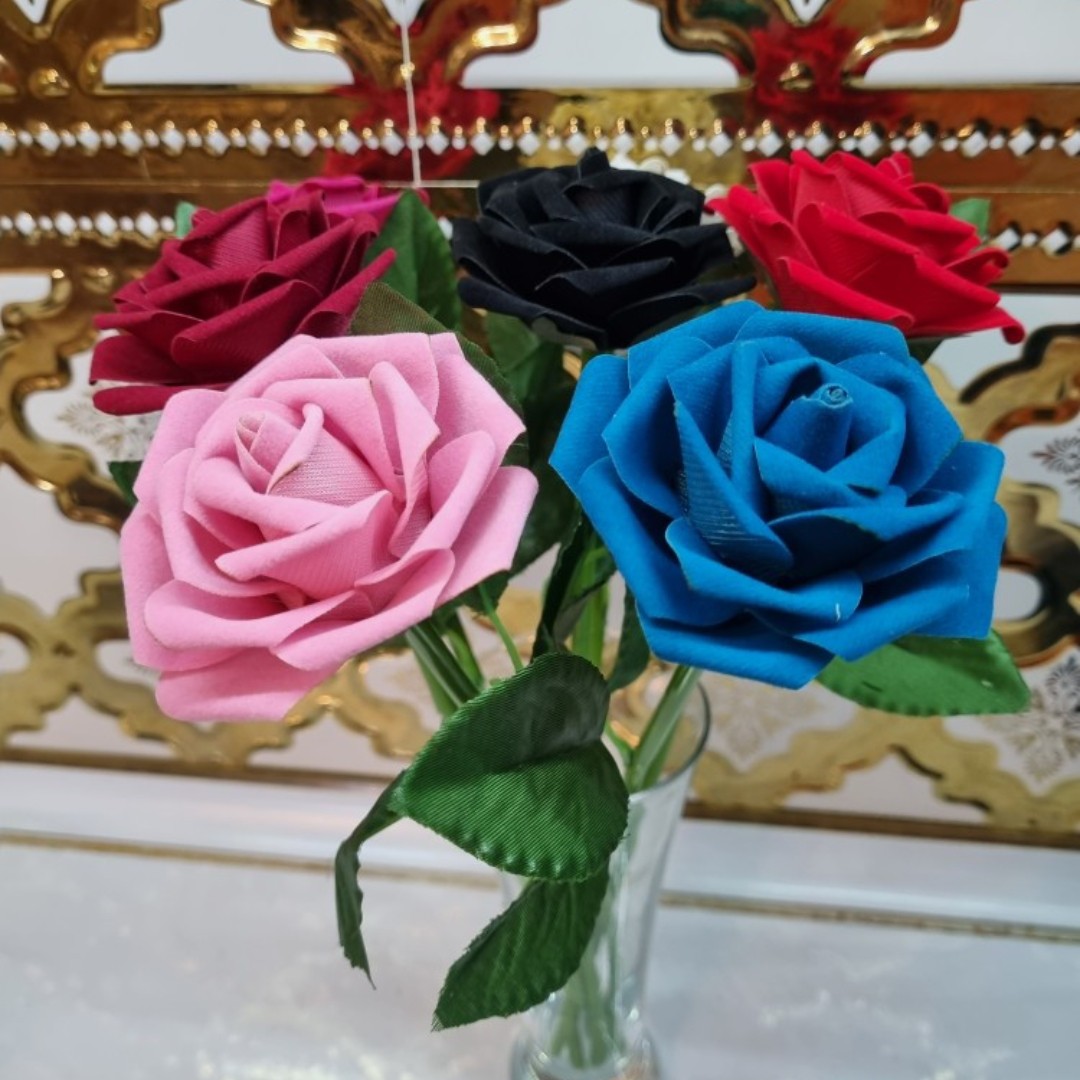 گل رز مخمل مصنوعی با شاخه و برگ حداقل سفارش 30 شاخع