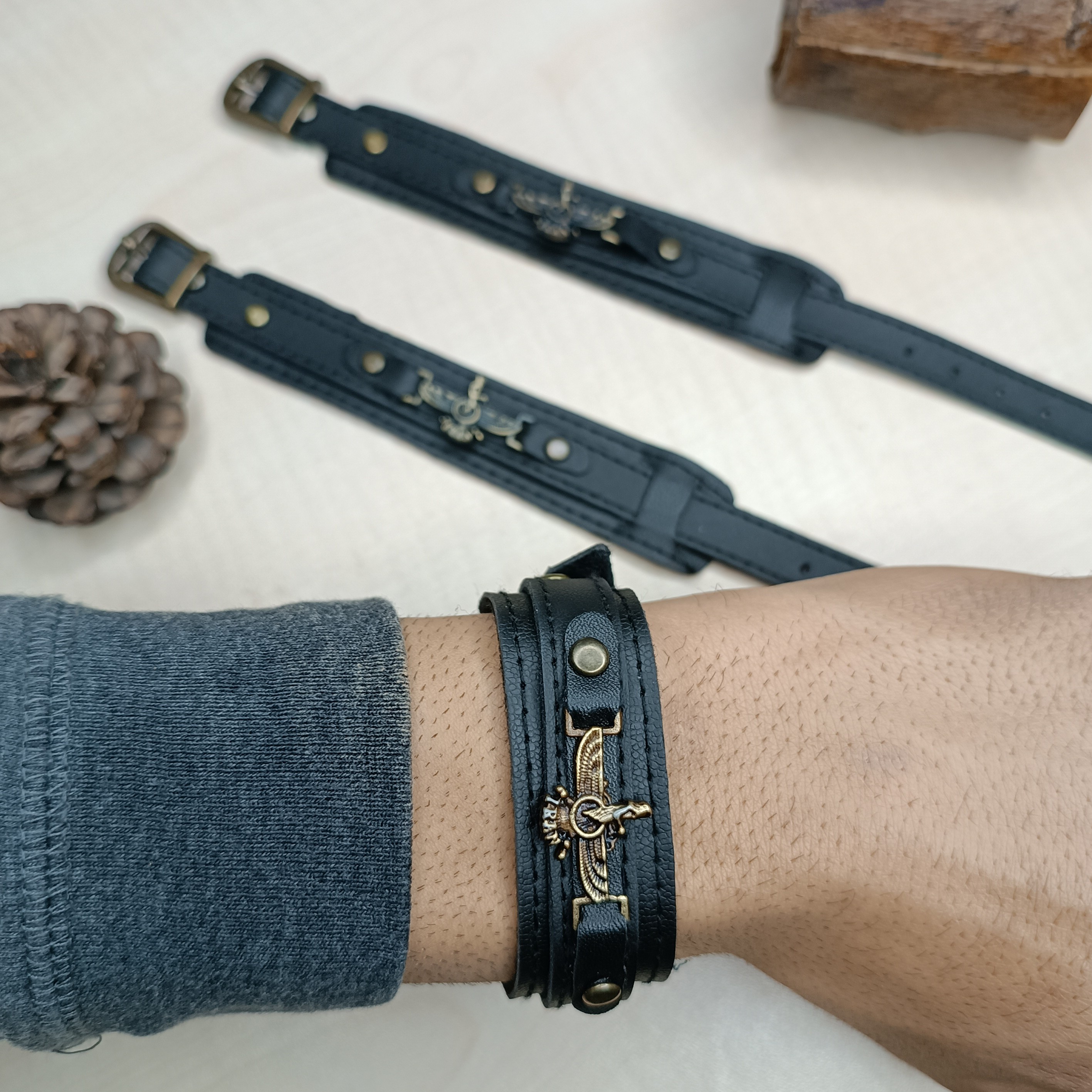 دستبند چرم فروهر