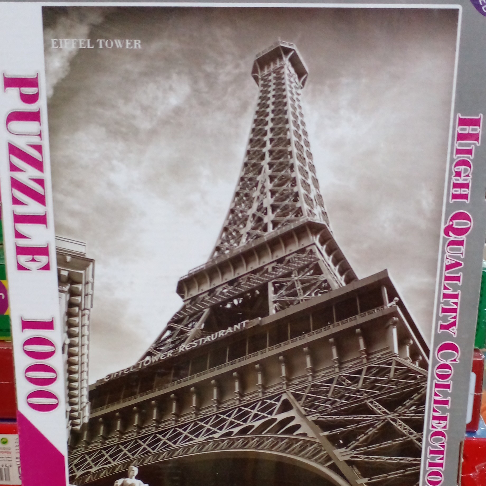 پازل هزار قطعه با طرح برج ایفل مناسب برای پرورش و رشد ذهن و خلاقیت نوجوانان و حتی بزرگسالان 