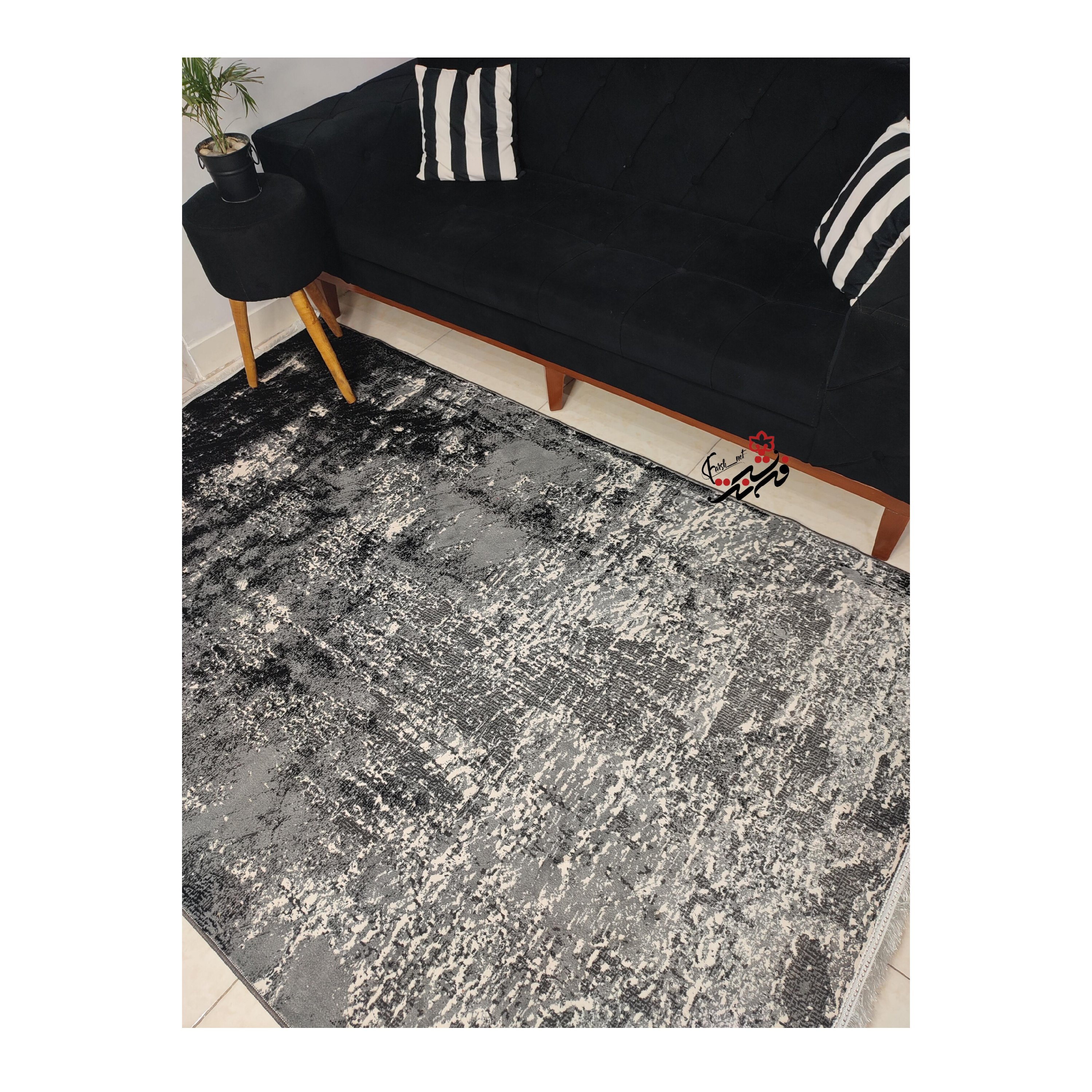 فرش ماشینی کاشان طرح k43m رنگ نقره ای سایز 1.5 در 2.25