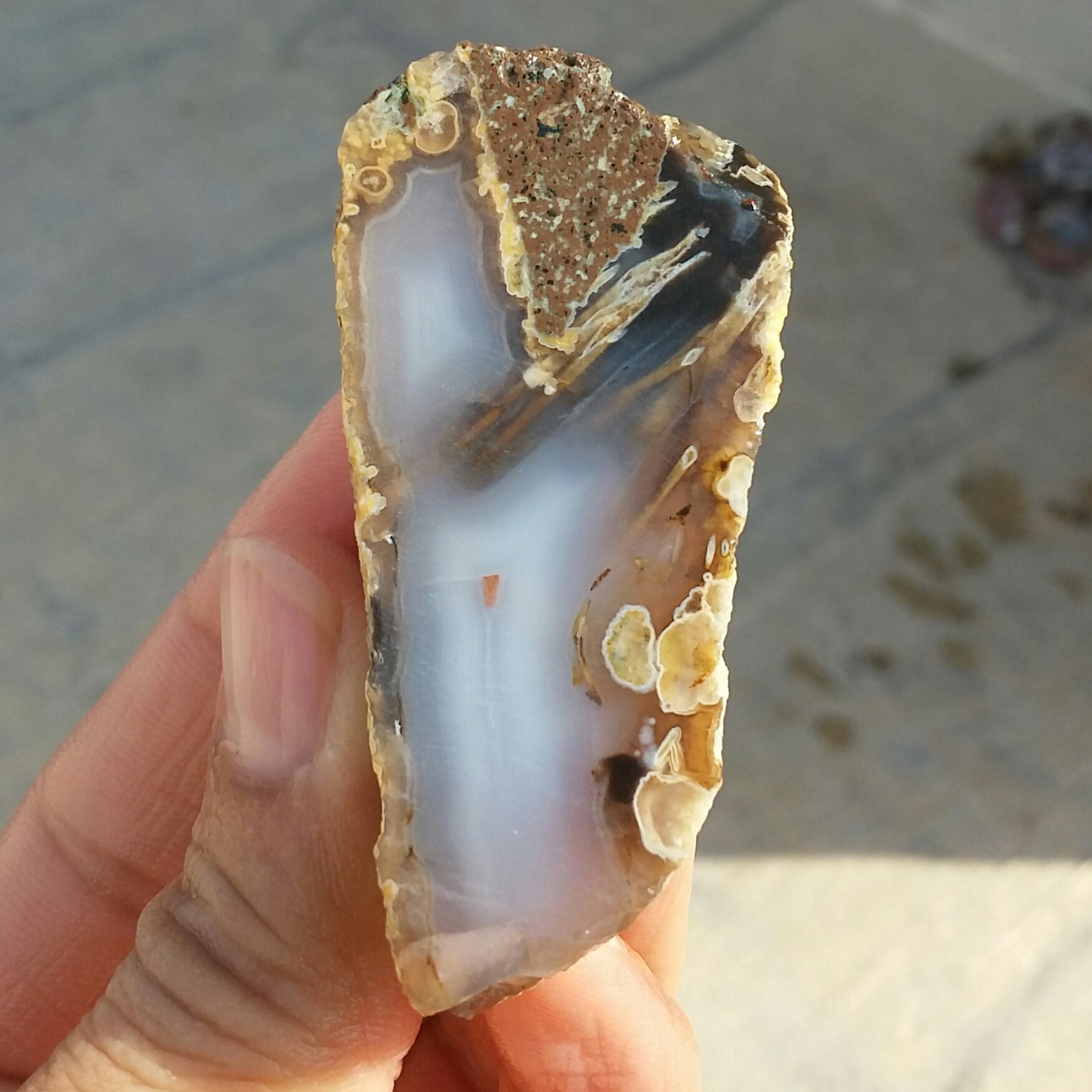 اسلایس سنگ راف عقیق سلیمانی رتایل دار بسیار زیبا و خاص 100 در 100 طبیعی  شاهکار خلقت
کد 12121