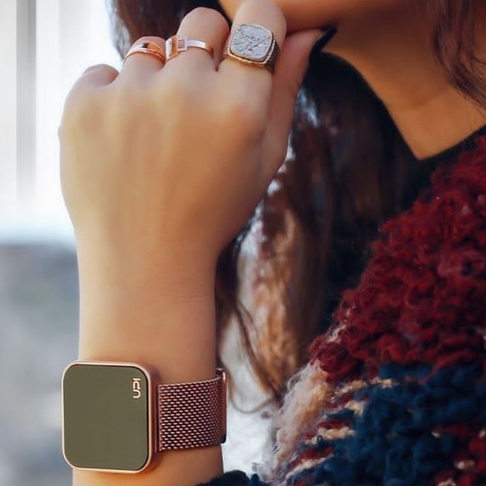 ساعت هوشمند صفحه ی مربع  آپ