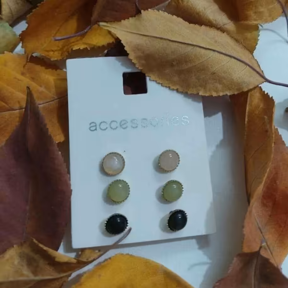 پک گوشواره سنگی میخی  جذاب بسیار سبک وشیک ضد حساسیت رنگ ثابت 