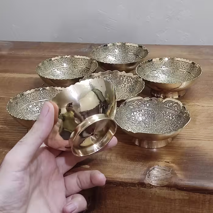 پیاله برنجی ( برنز ) هندی قطر 10 لبه ریز طرح طاووس با سطح کیفیتی درجه یک مناسب استفاده دائم و قابل شستشو بدون تغییر رنگ