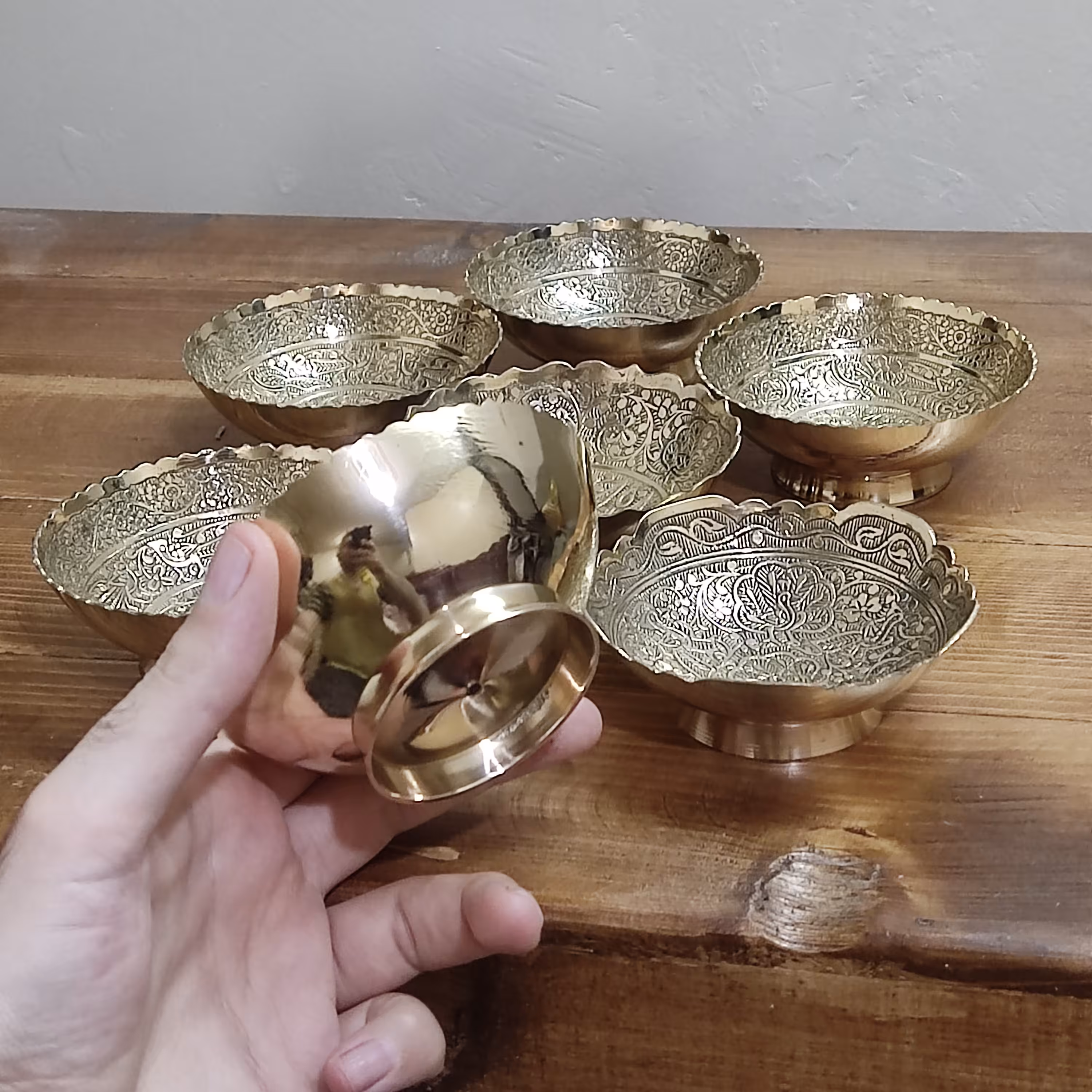پیاله برنجی ( برنز ) هندی قطر 10 لبه ریز طرح طاووس با سطح کیفیتی درجه یک مناسب استفاده دائم و قابل شستشو بدون تغییر رنگ