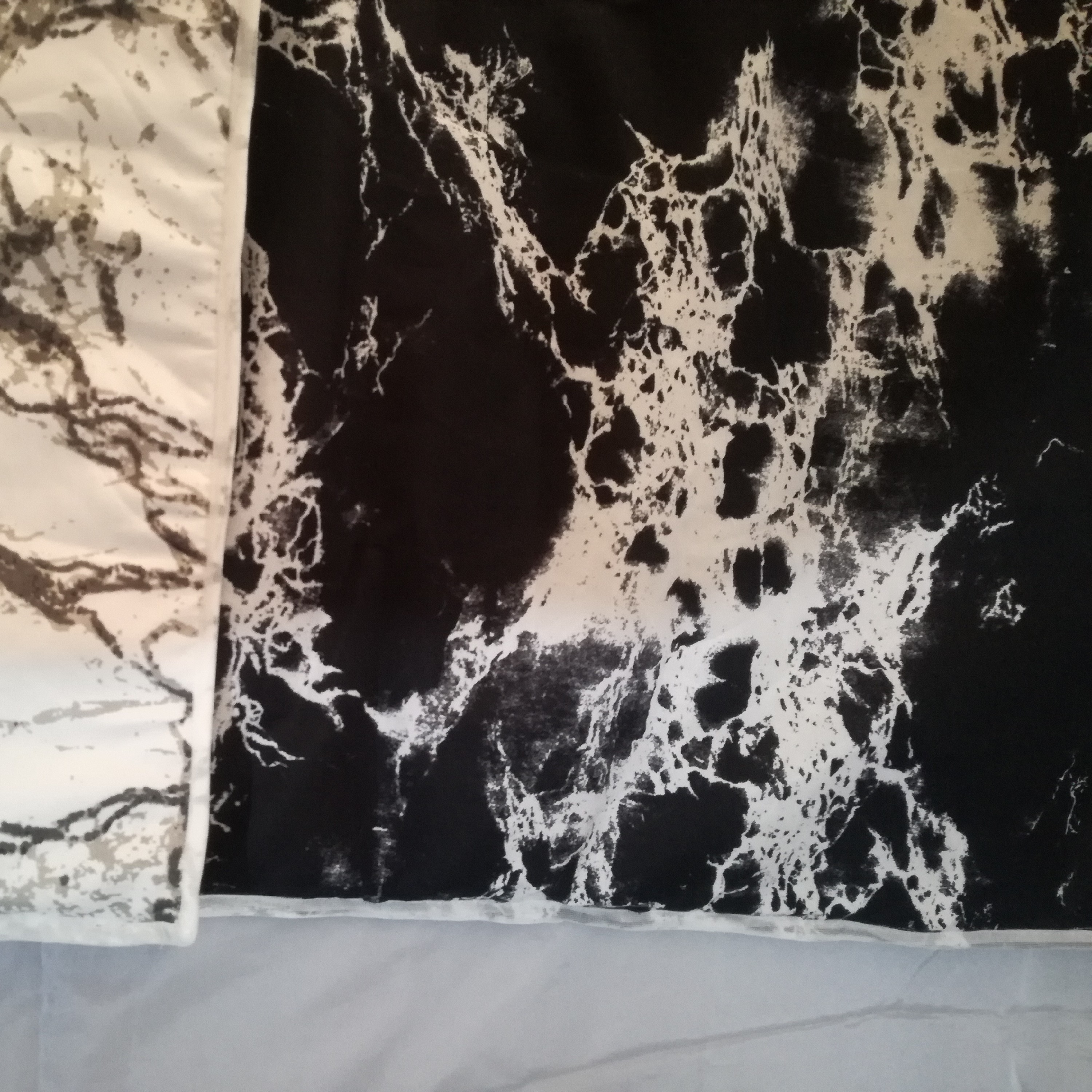 نمگیرکنارسینک جنس خوب پشم شیشه یه لایه مشما وپارچه  قابل شستشو