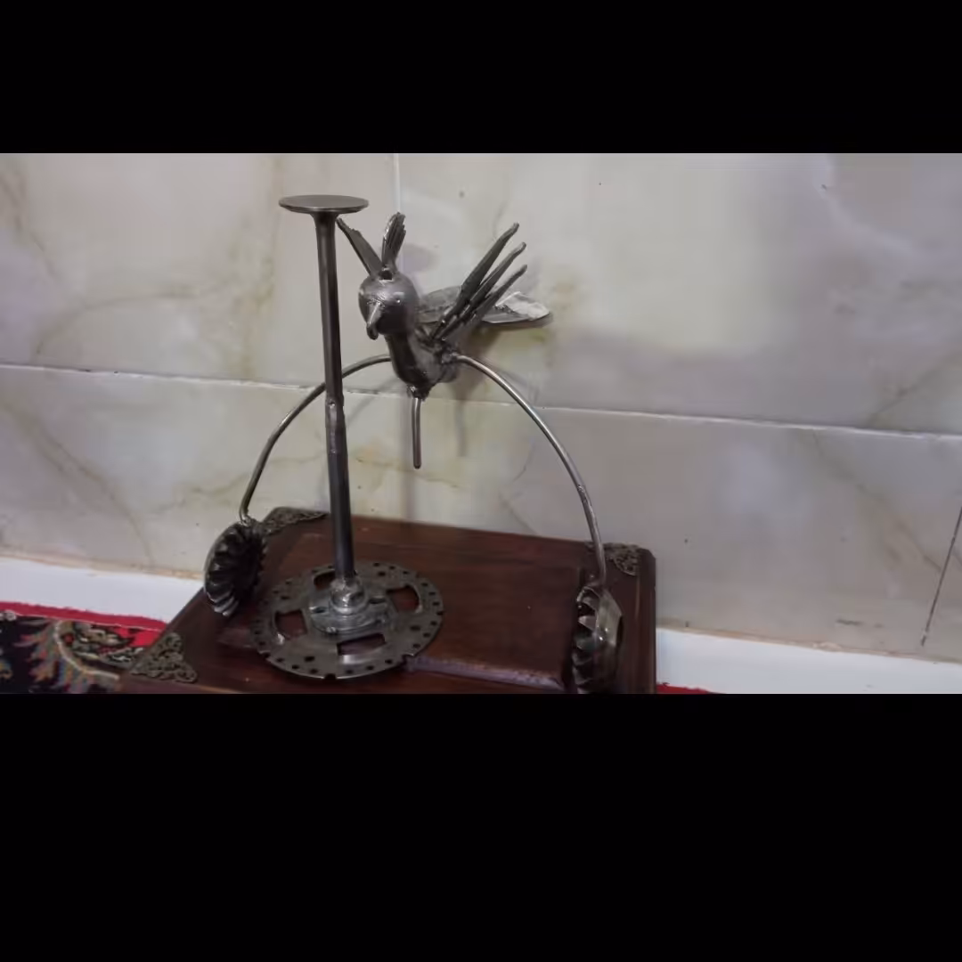 مجسمه ی فلزی دست ساز پرنده تعادلی