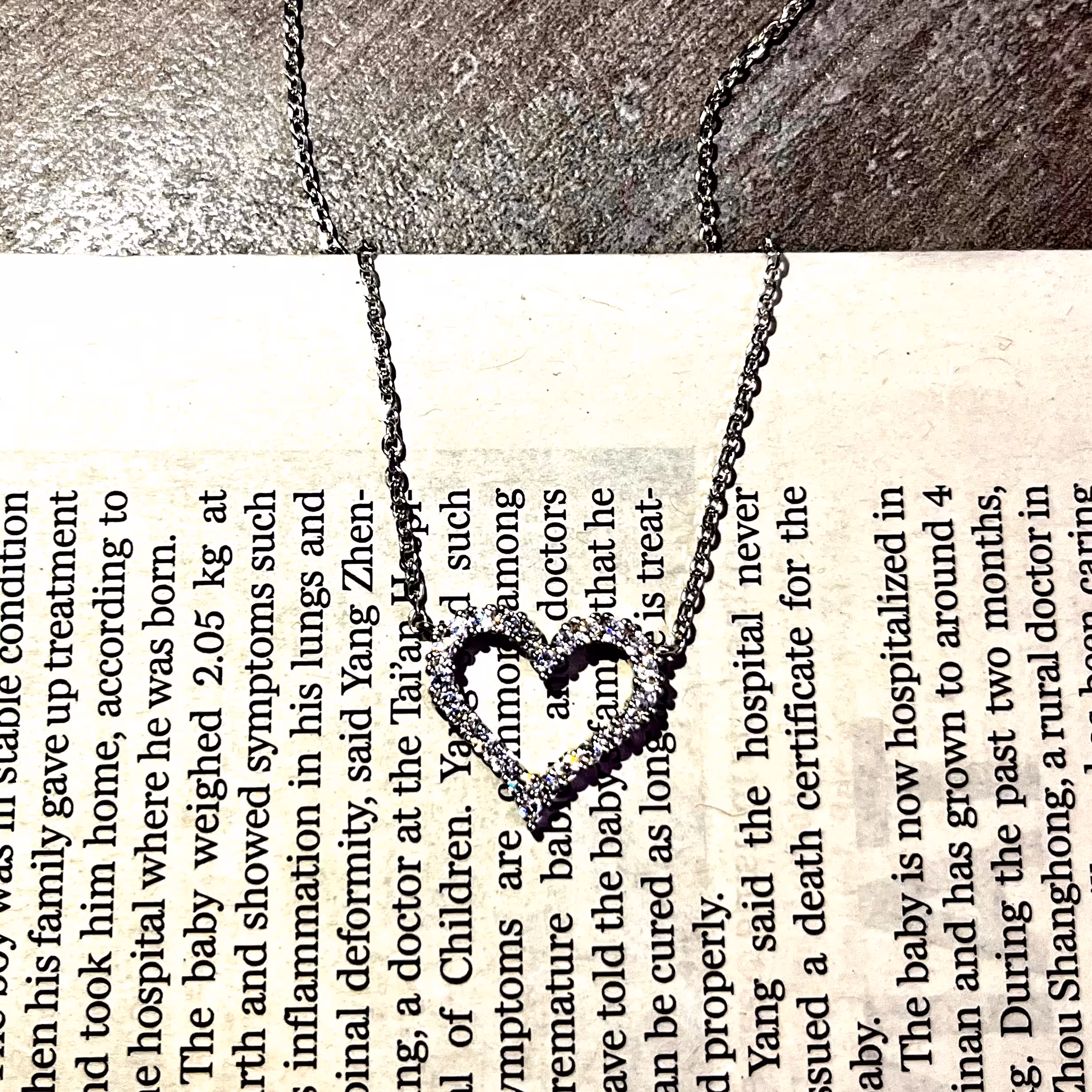 گردنبند نقره رادیوم نگین دار طرح قلب دخترانه