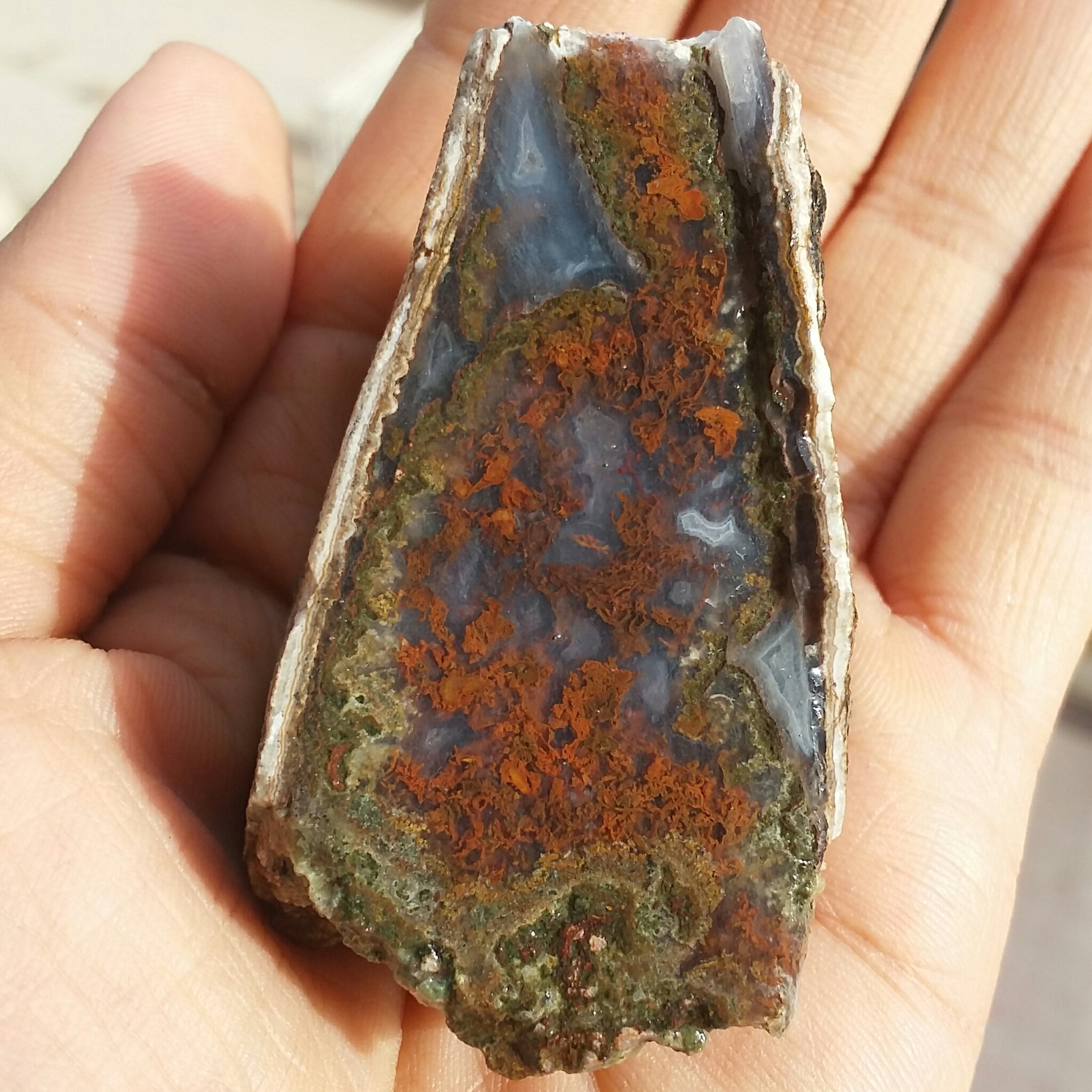 اسلایس سنگ راف عقیق خزه ای منظره محشششر کاملا طبیعی
نمونه ای تکرار نشدنی
با قابلیت ساخت چند نگین فوق العاده خااص