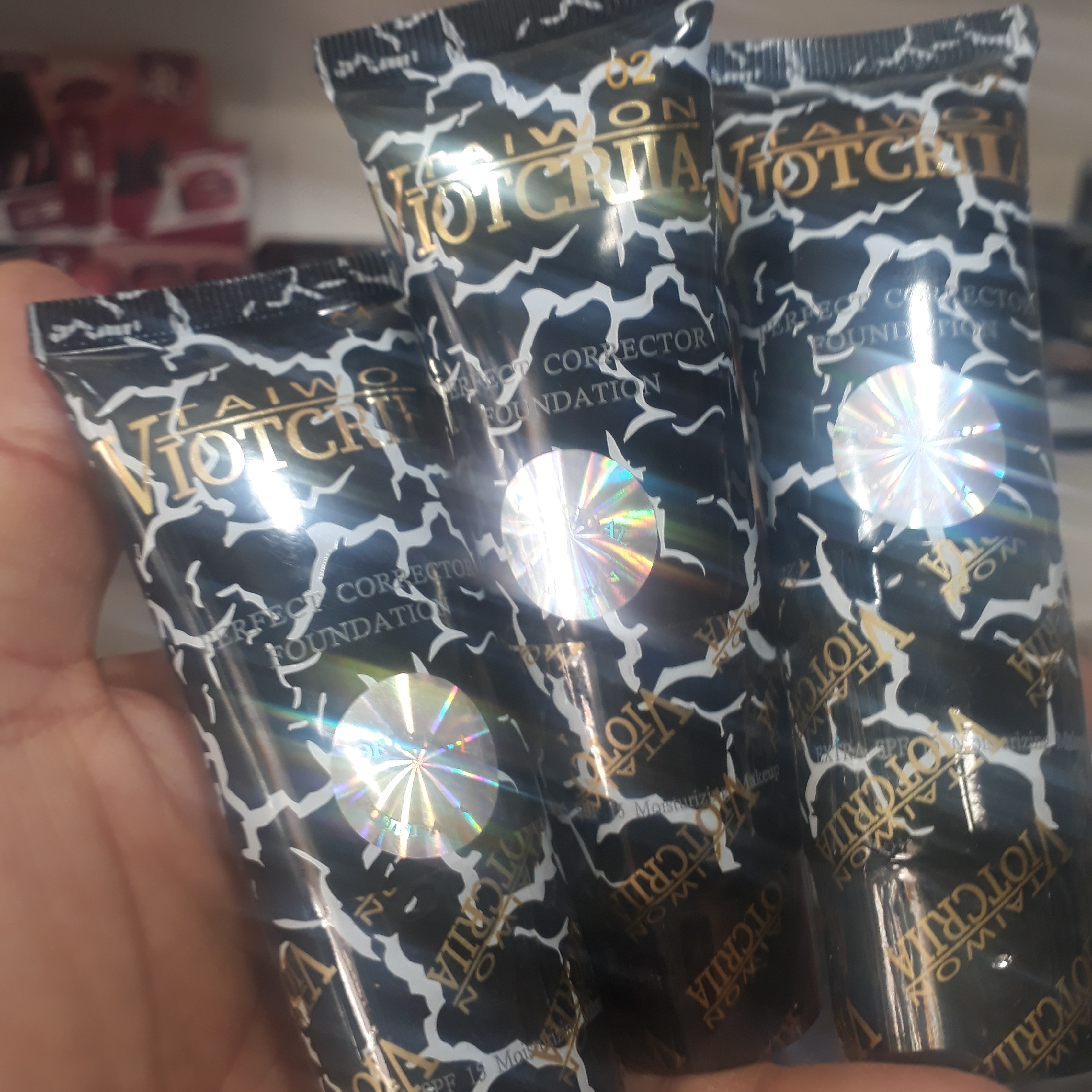 کرم پودر تیوپی ویکتوریا