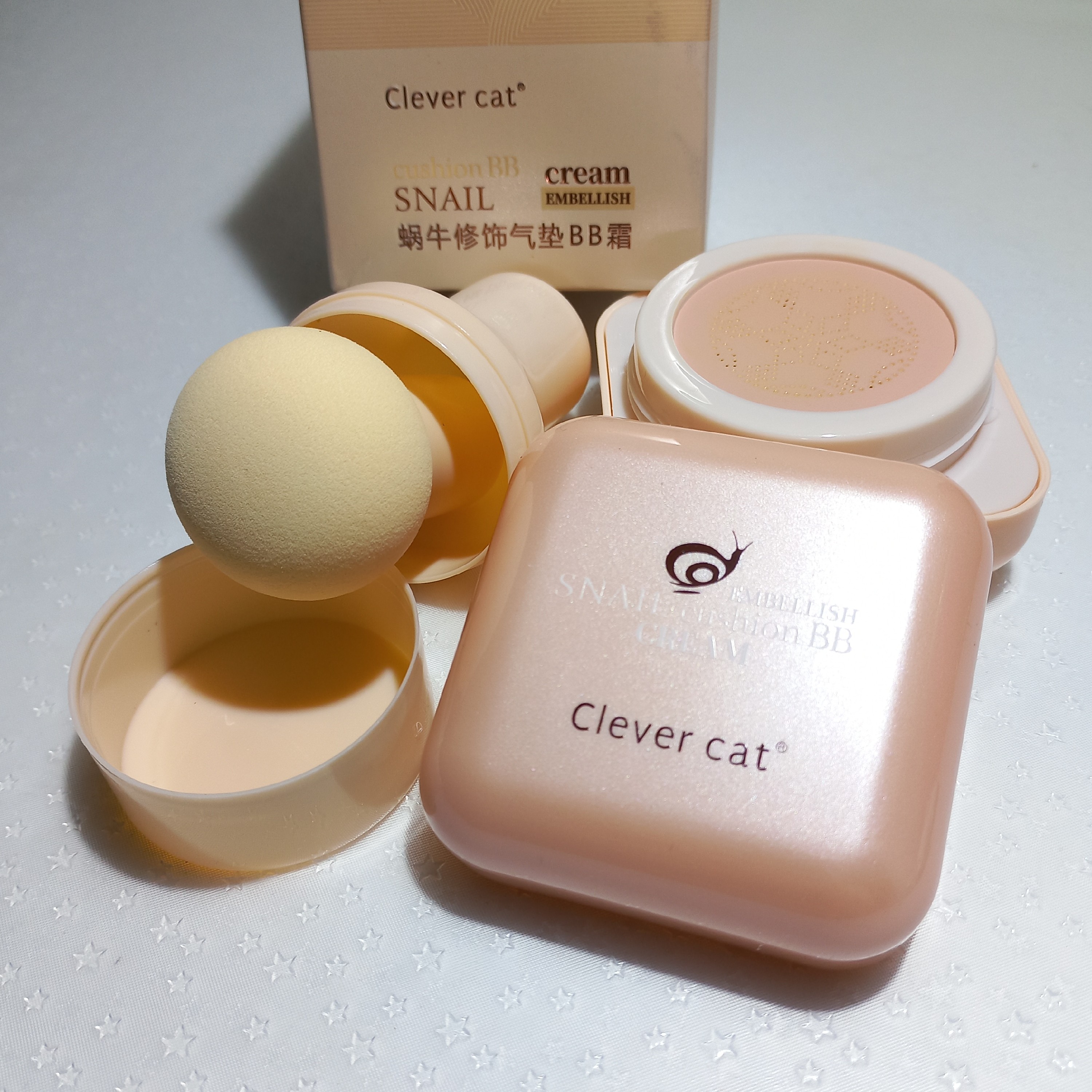 کوشن و بی بی کرم عصاره حلزون برند کلور کت 15 گرمی Clever Cat دارای پد تخم مرغی