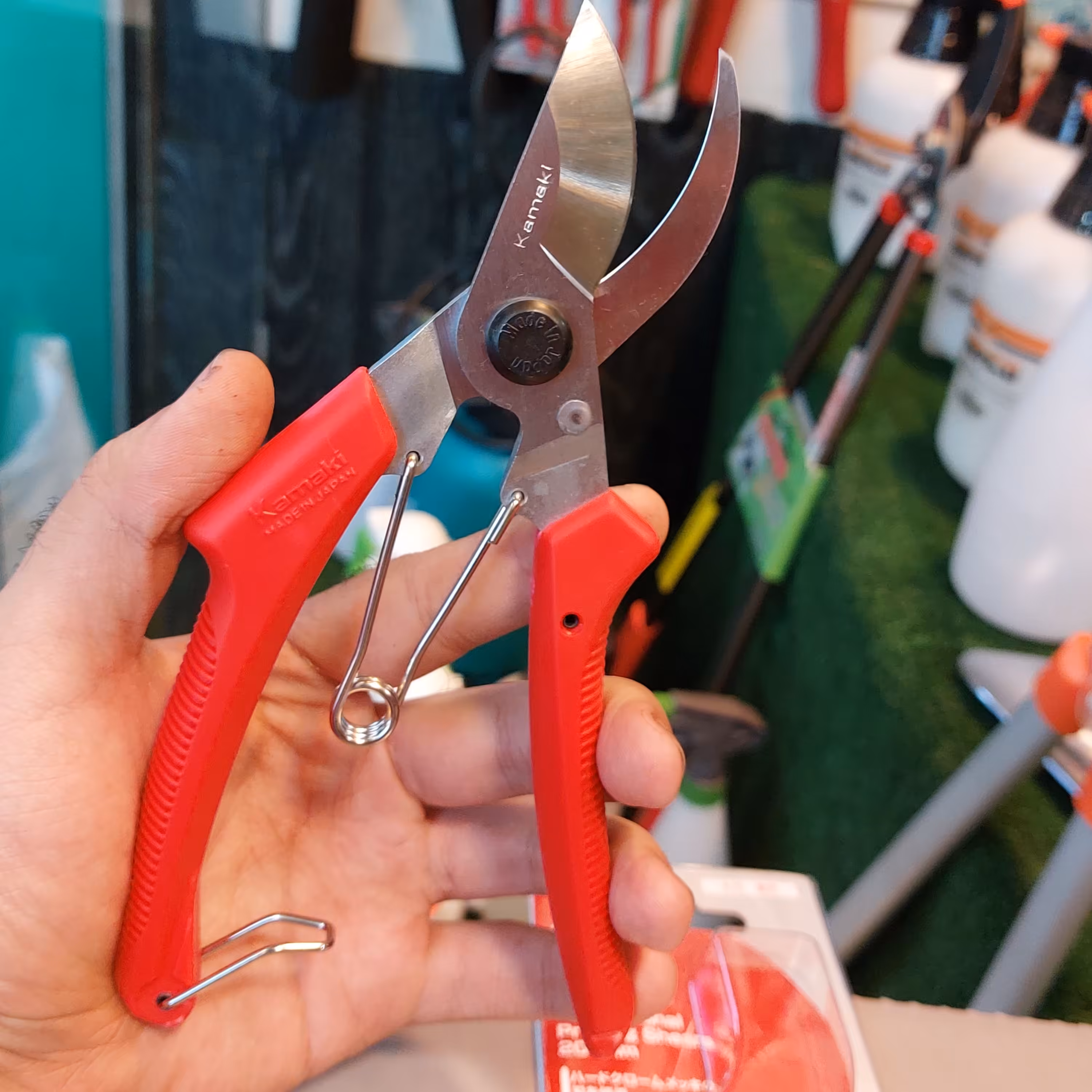 قیچی دستی کاماکی ژاپن کیفیت فوق العاده نرم و خوش دسته تیقه تیز و بادوام مدلNo.60