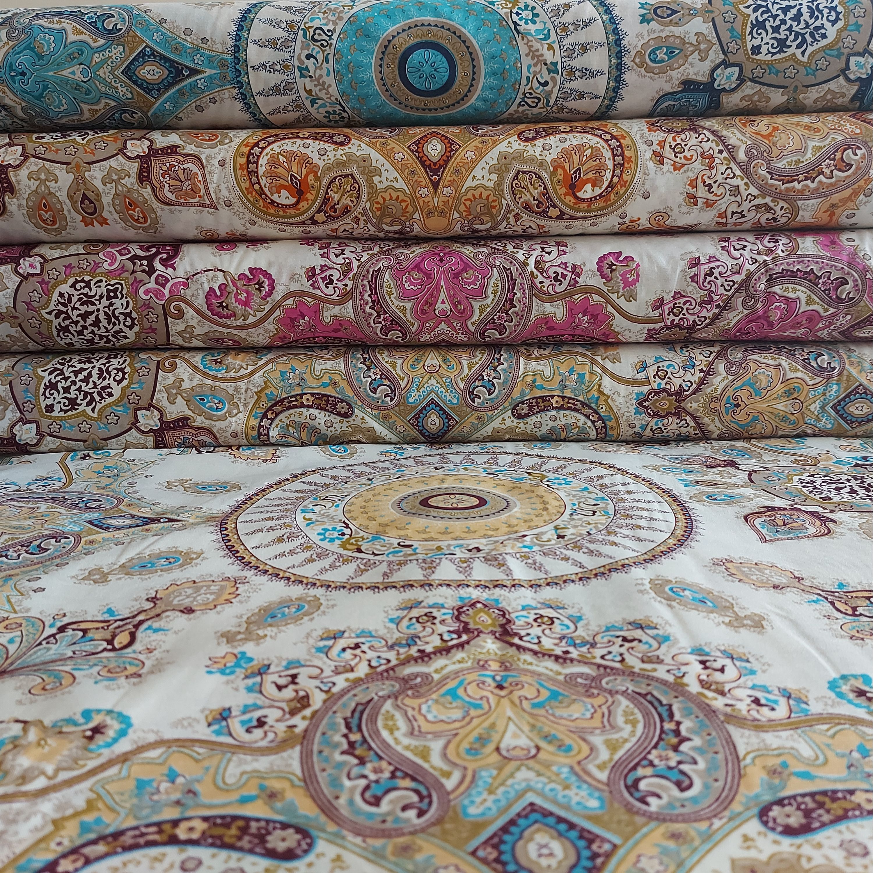 یک طاقه پارچه ملحفه گلچهر گلدار طرح خورشید ملافه ای تترون عرض دو متر رزاق