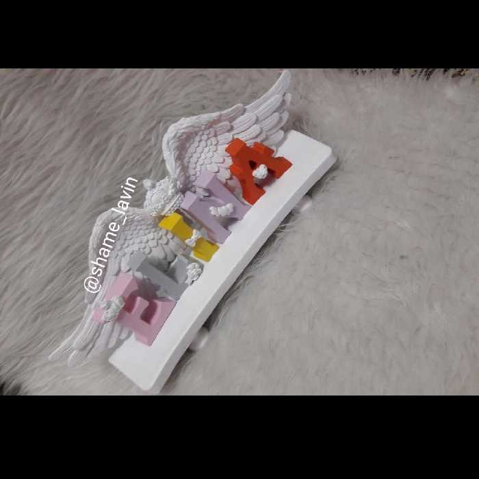 استند اسم سنگی، فونت حروف رومی،هر اسمی خواستی ، اسم رو قسمت گفت و گو  بگو قیمت برای  5 حرفیه،اسم 3و 4 حرفی 20 ت  کم میشه