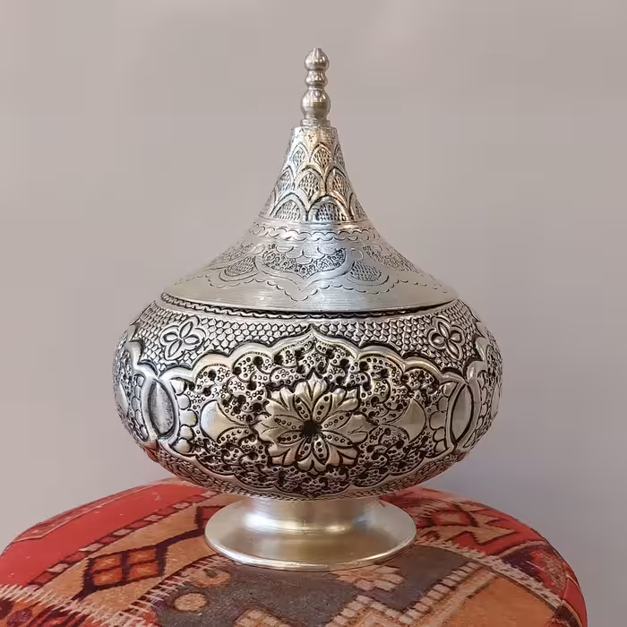 شکلات خوری پایه دار قلمزنی آبکاری نقره سیاه قلم از برند عالی قاپو