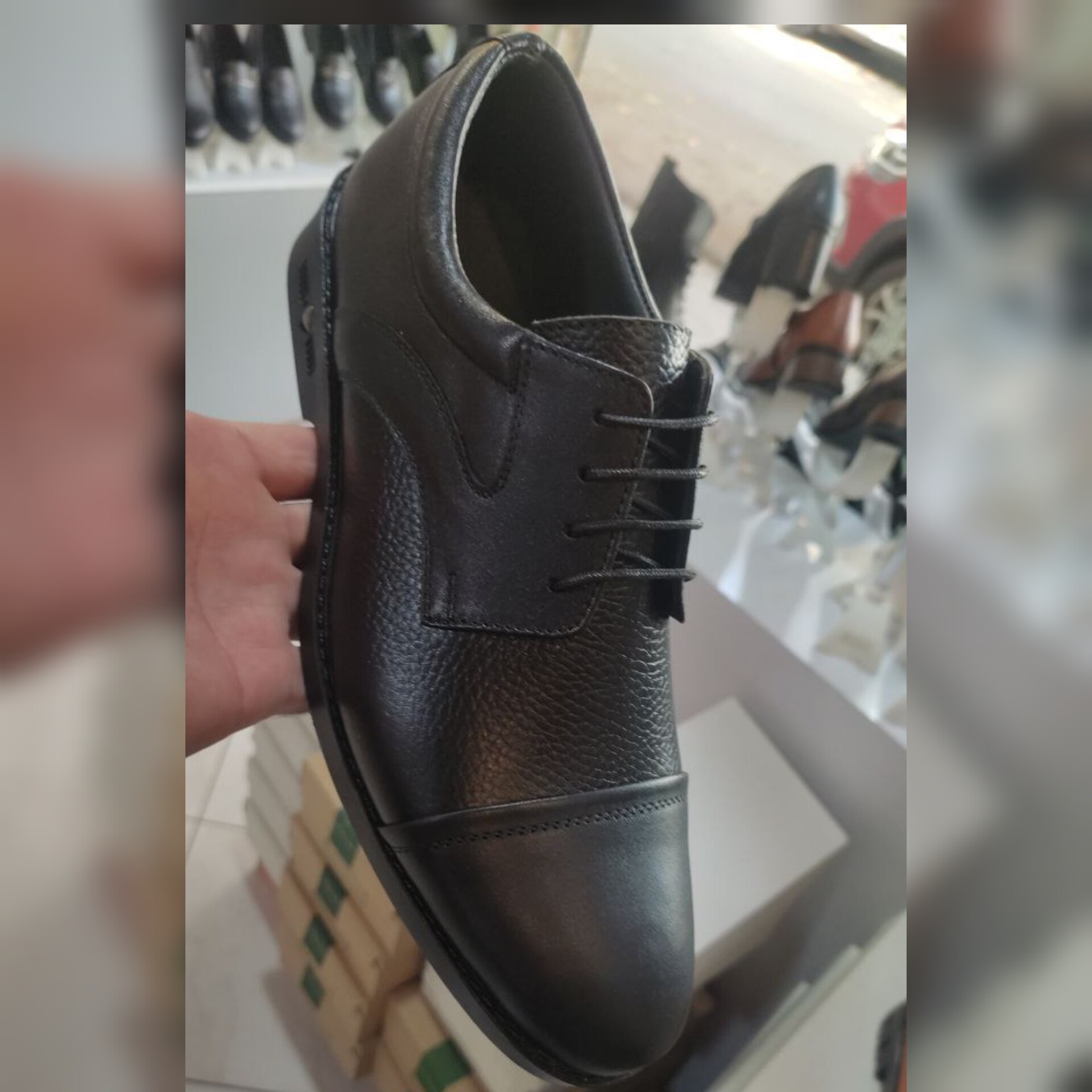 کفش مردانه چرم طبیعی ( رویه و آستر و کفی داخل همه چرم طبیعی هستند با زیره پیو نرم و سبک و راحت) مدل G