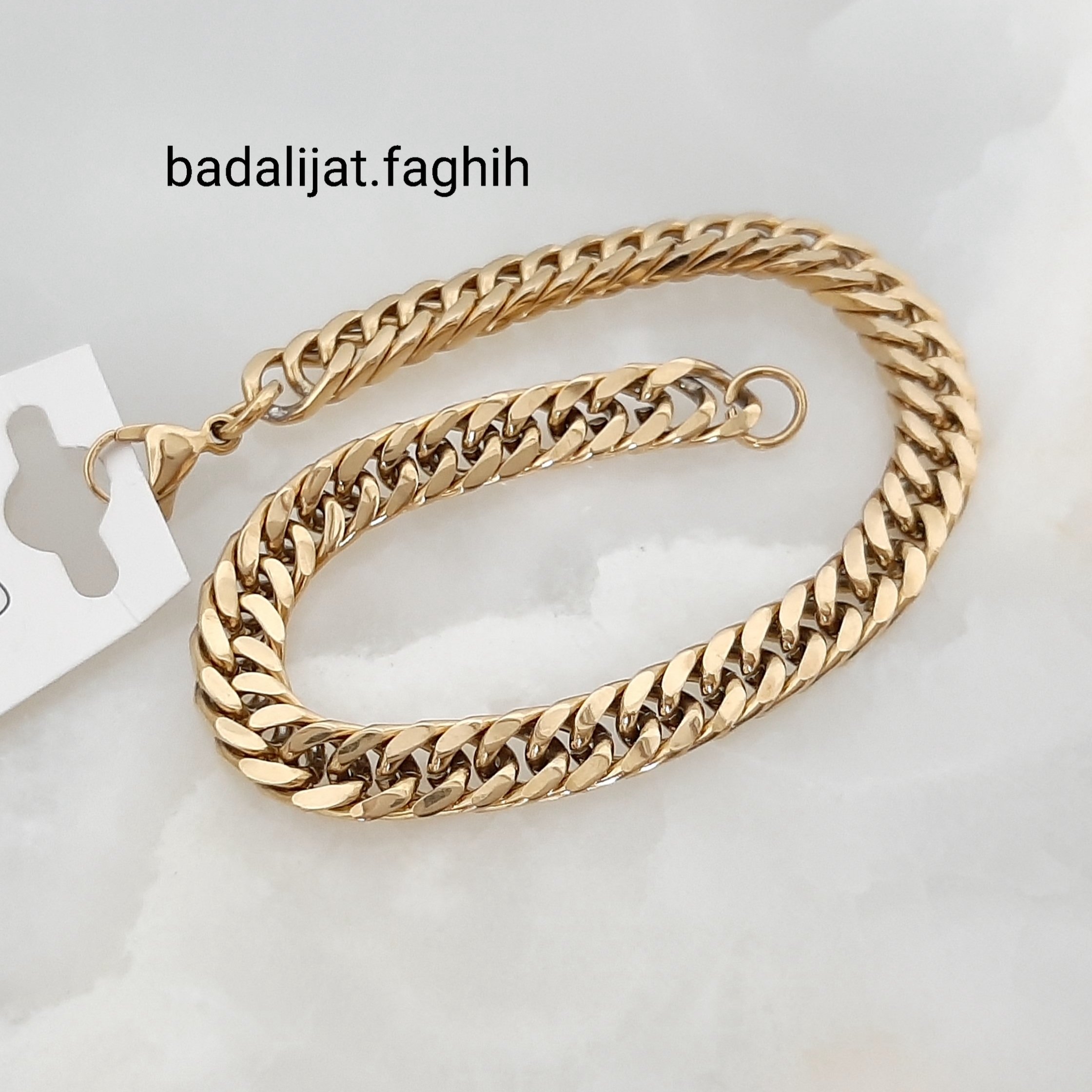 دستبند کارتیه استیل رنگ ثابت بسیار با کیفیت و مناسب استفاده دائم ورق بزنید لطفا 