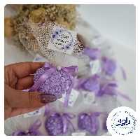 گیفت عقد و عروسی  قلب گل رز با تزیین تور و ربان 