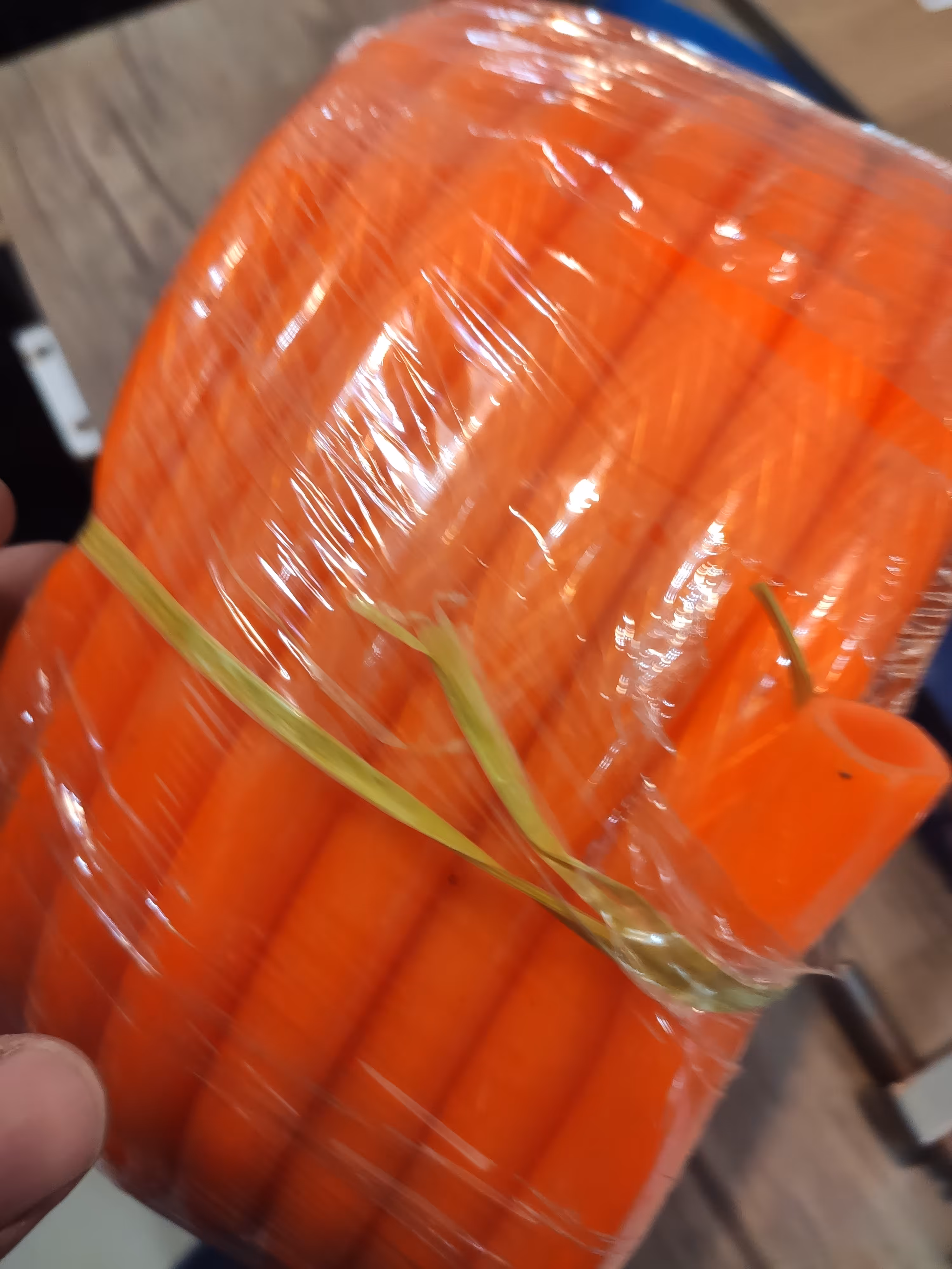 شلنگ  15 متری  آب سایز یک دوم اینچ نارنجی کیفیت خوب