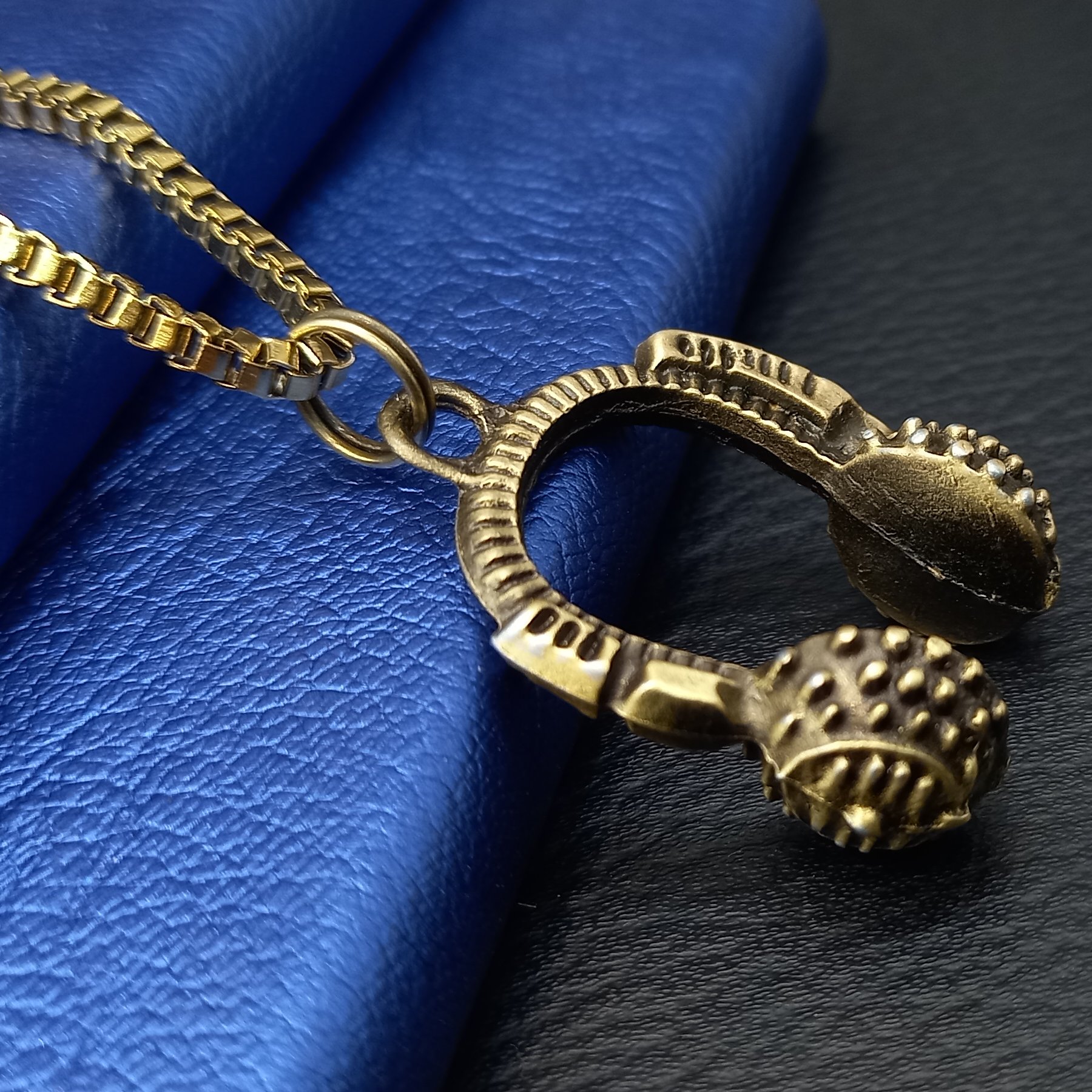 گردنبند هدفون