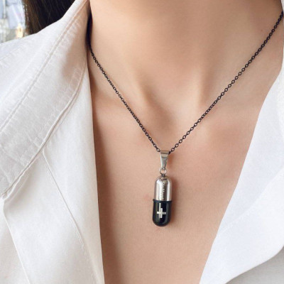 گردنبند مدل کپسول استیل دو رنگ مشکی و نقره ای