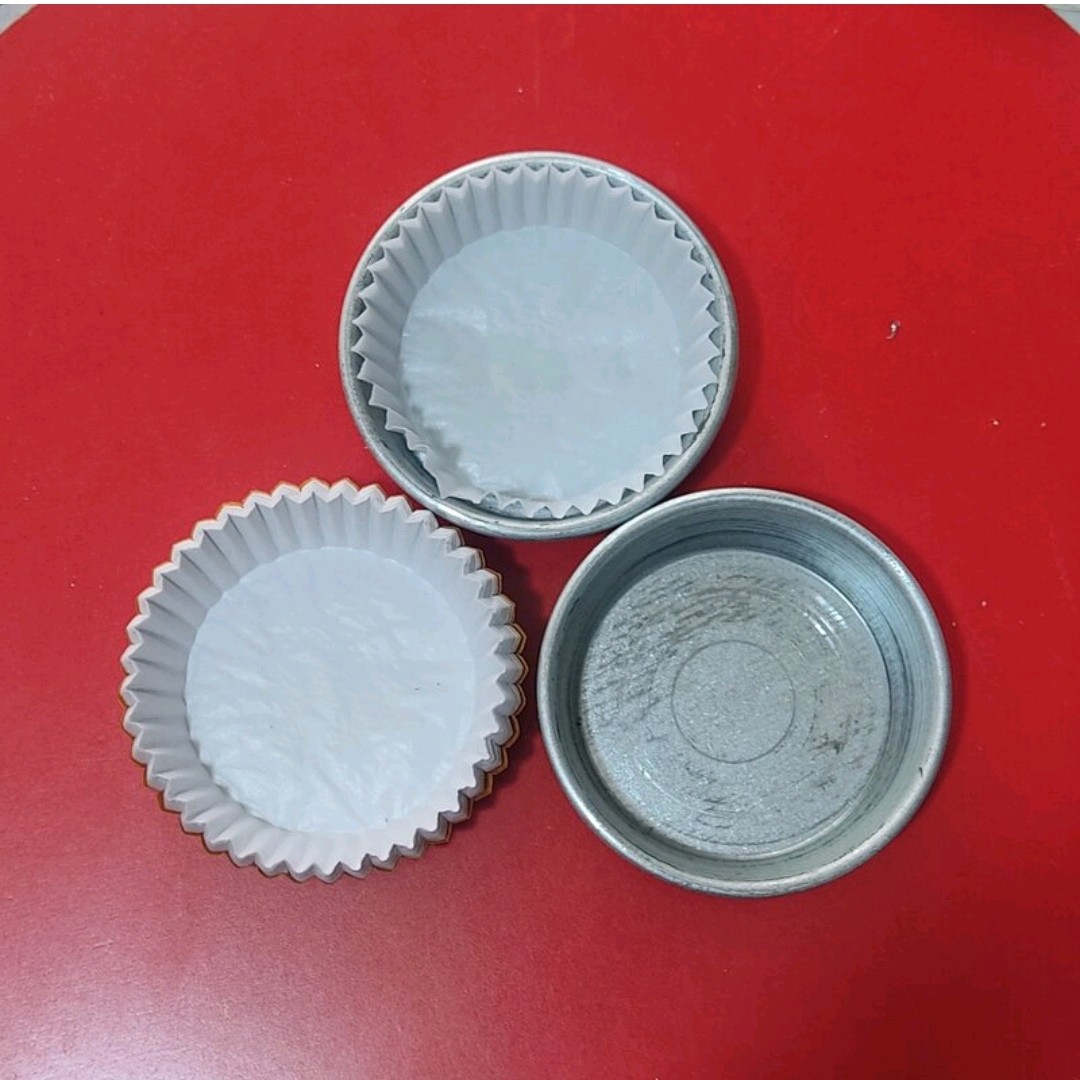 قالب پای سیب متوسط 10 تایی یک بسته 100 تایی کپسول(کف حدود 7سانت دهانه حدود9 تا 9 و نیم سانت ارتفاع حدود 2و نیم سانت )