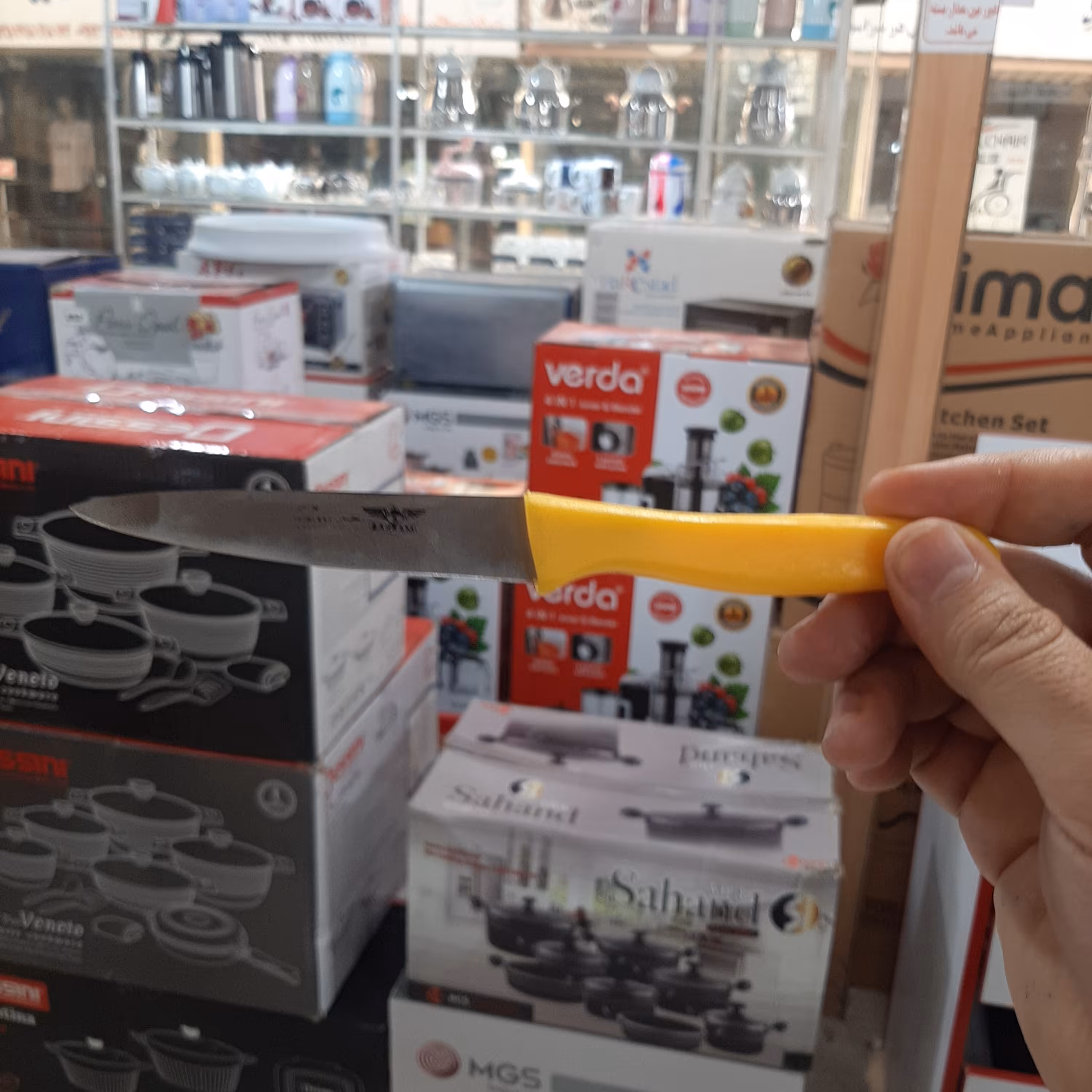 چاقو آشپزخانه دم دستی بهرامی زنجان دسته زرد پلاستیکی تیغه استیل ضد زنگ طول 18 سانتی متر