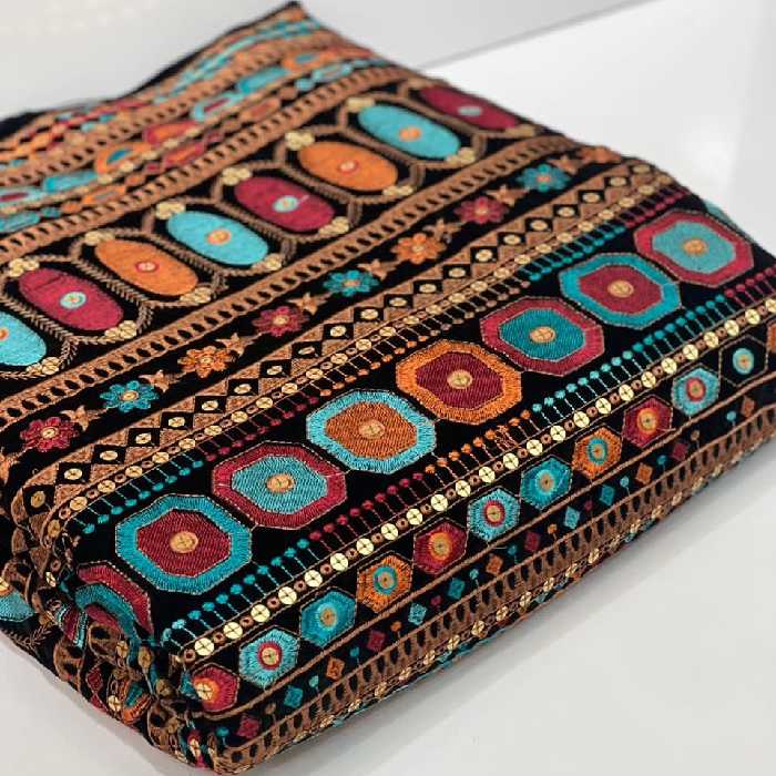 پارچه مخمل سوزندوزی زمینه مشکی کاره شده هندی بسیار زیبا