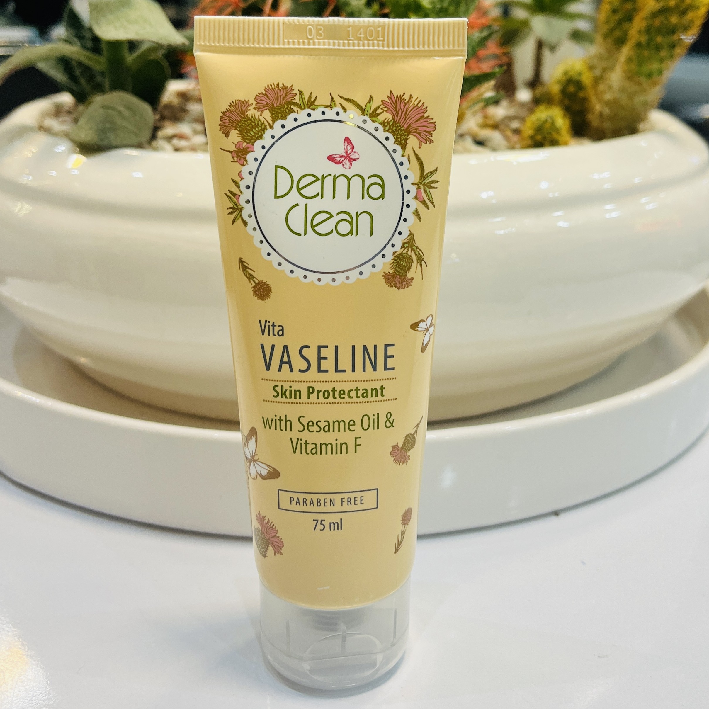 وازلین ویتامینه حاوی روغن کنجد و ویتامین F درماکلین 75 میلی