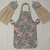 پیشبند ساده و حوله ی آشپزخانه