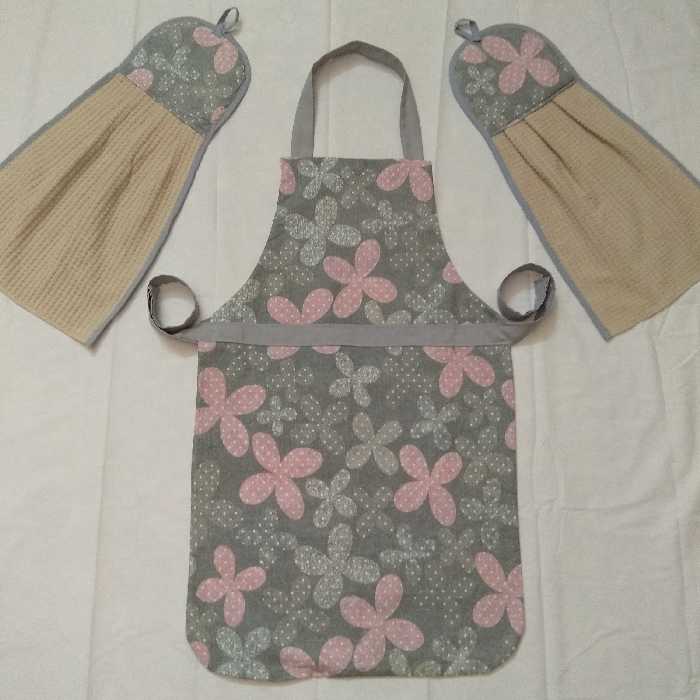 پیشبند ساده و حوله ی آشپزخانه