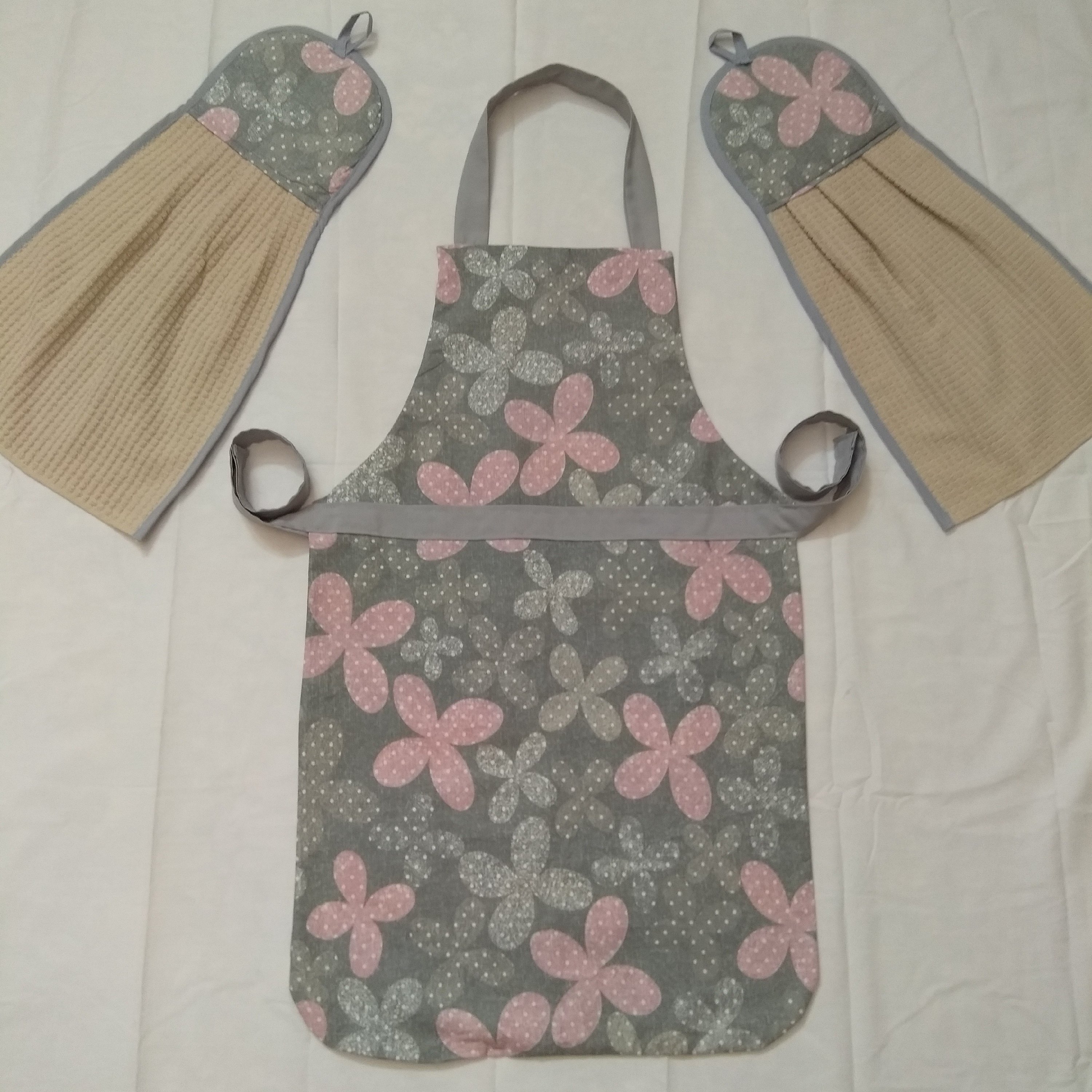 پیشبند ساده و حوله ی آشپزخانه