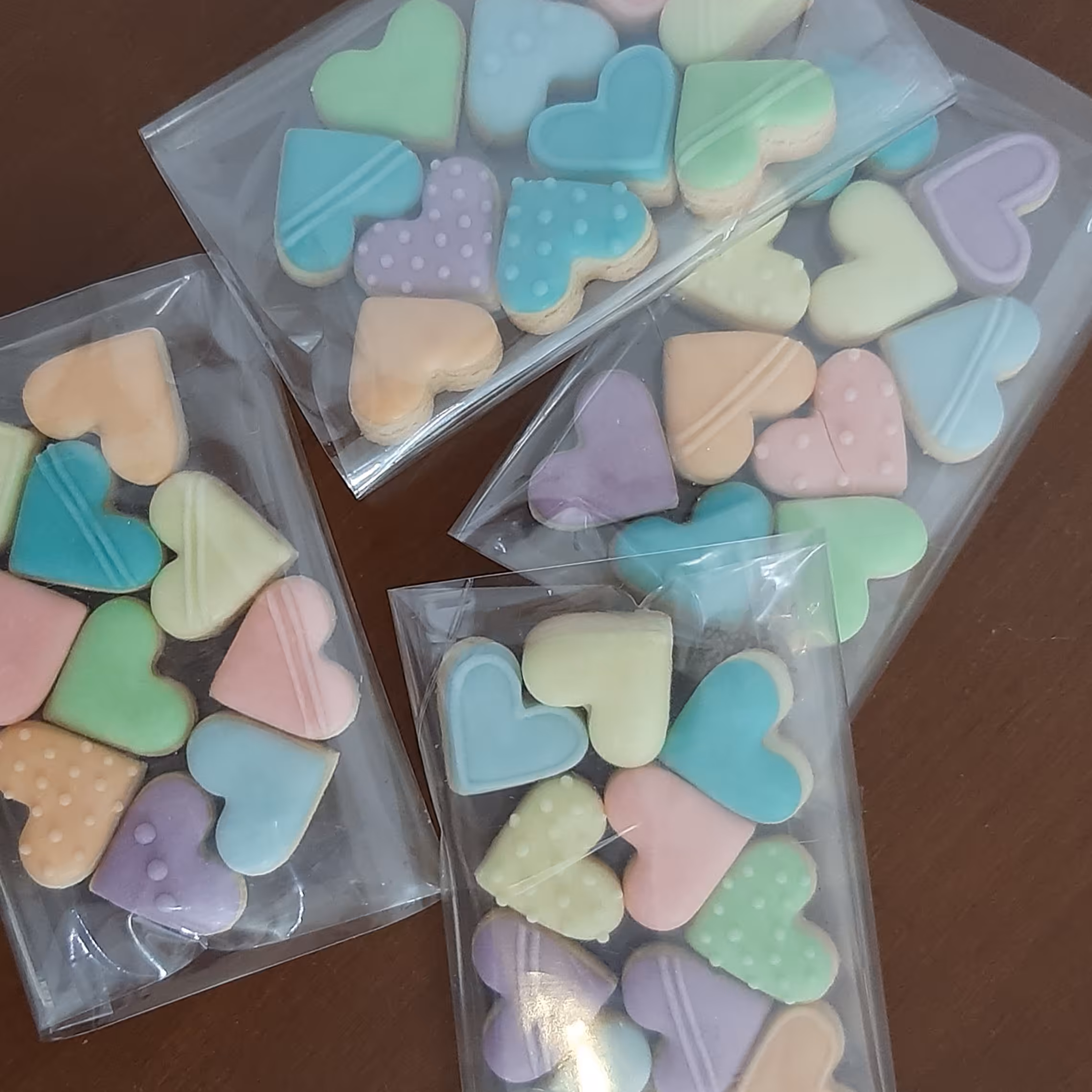 چهار پک 10 تایی کوکی طرح قلب ریز در رنگ و طرح دلخواهتون