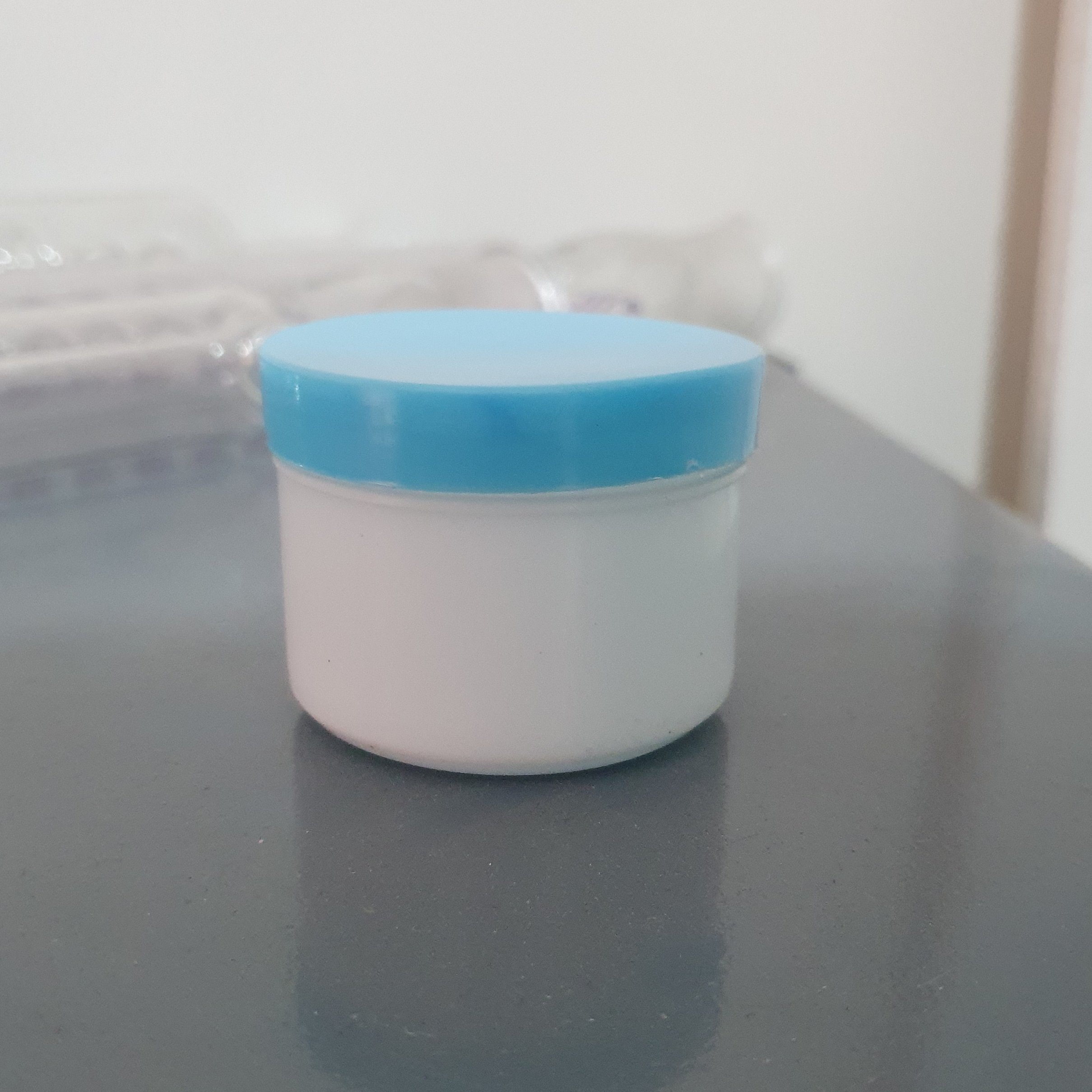 قوطی کرم 60 گرمی یک لایه در پیچ ساده
