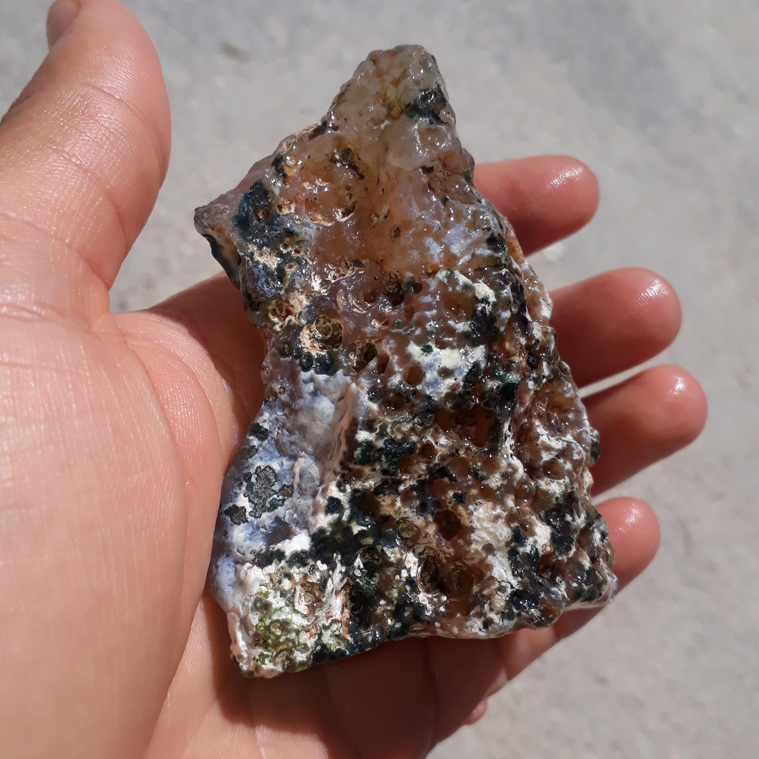 سنگ عقیق سوسنی راف کم رنگ