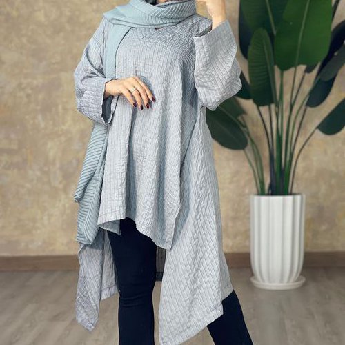 تونیک یقه هفت
جنس : حریر میله ای
سایز 36 تا 48 اندازه میشه فریسایز