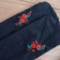 جوراب گلدوزی شده