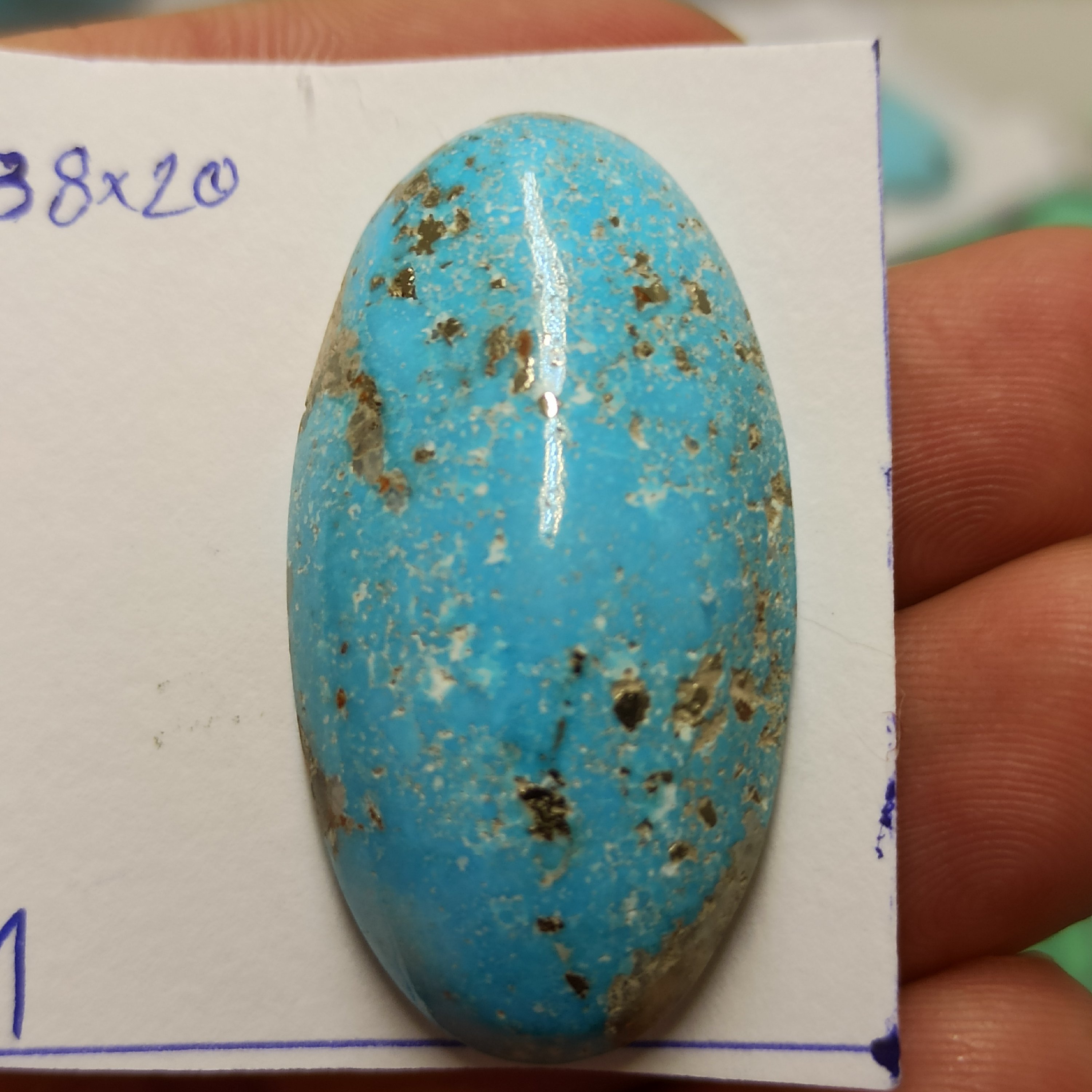 سنگ فیروزه سایز درشت تمام مغز  تراش دامله و برجسته