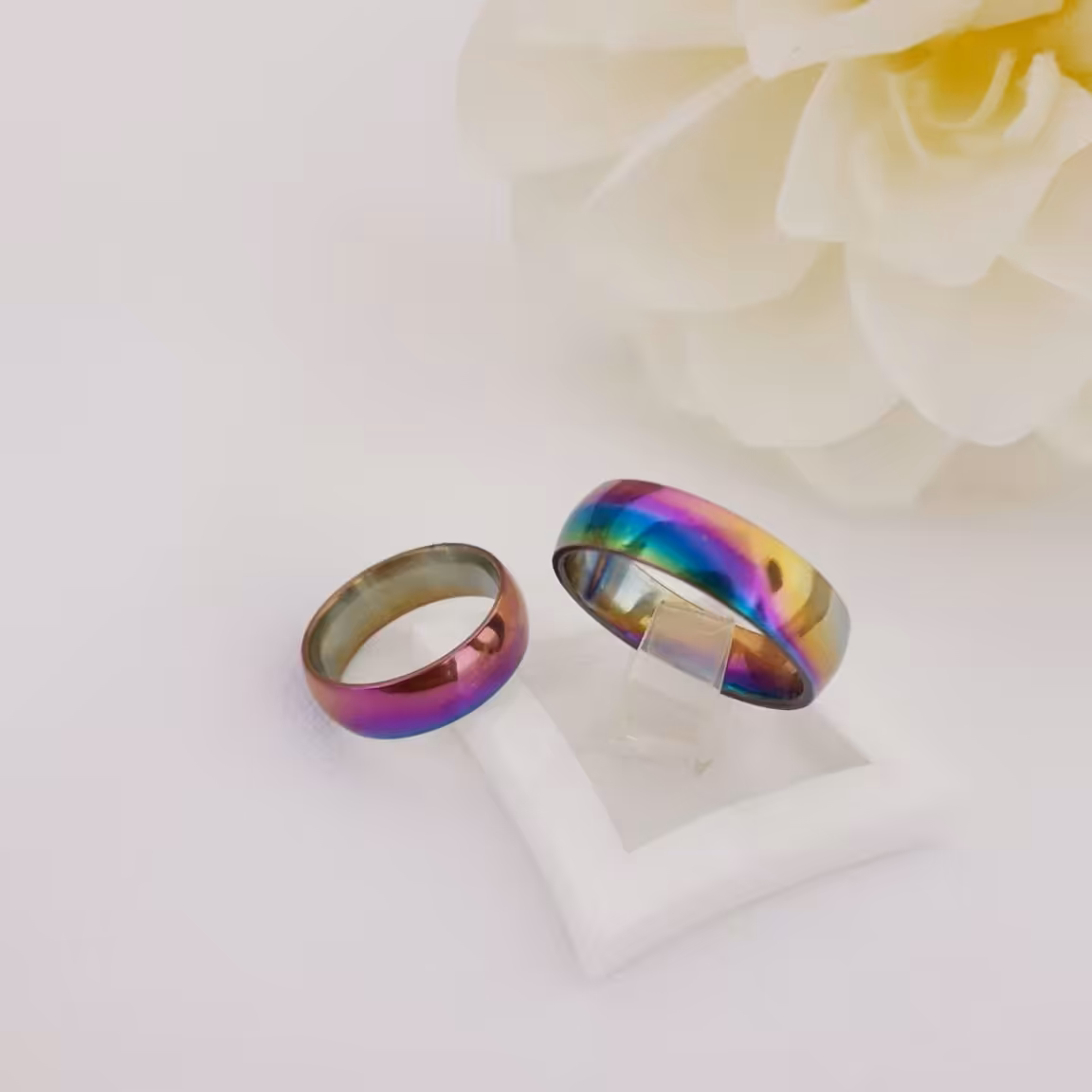 حلقه هلوگرامی پهن.کد7638 ستاینلس استیل. سایزبندی 6و7و8و9. آبکاری طلا. رنگ ثابت. ضدحساسیت 
